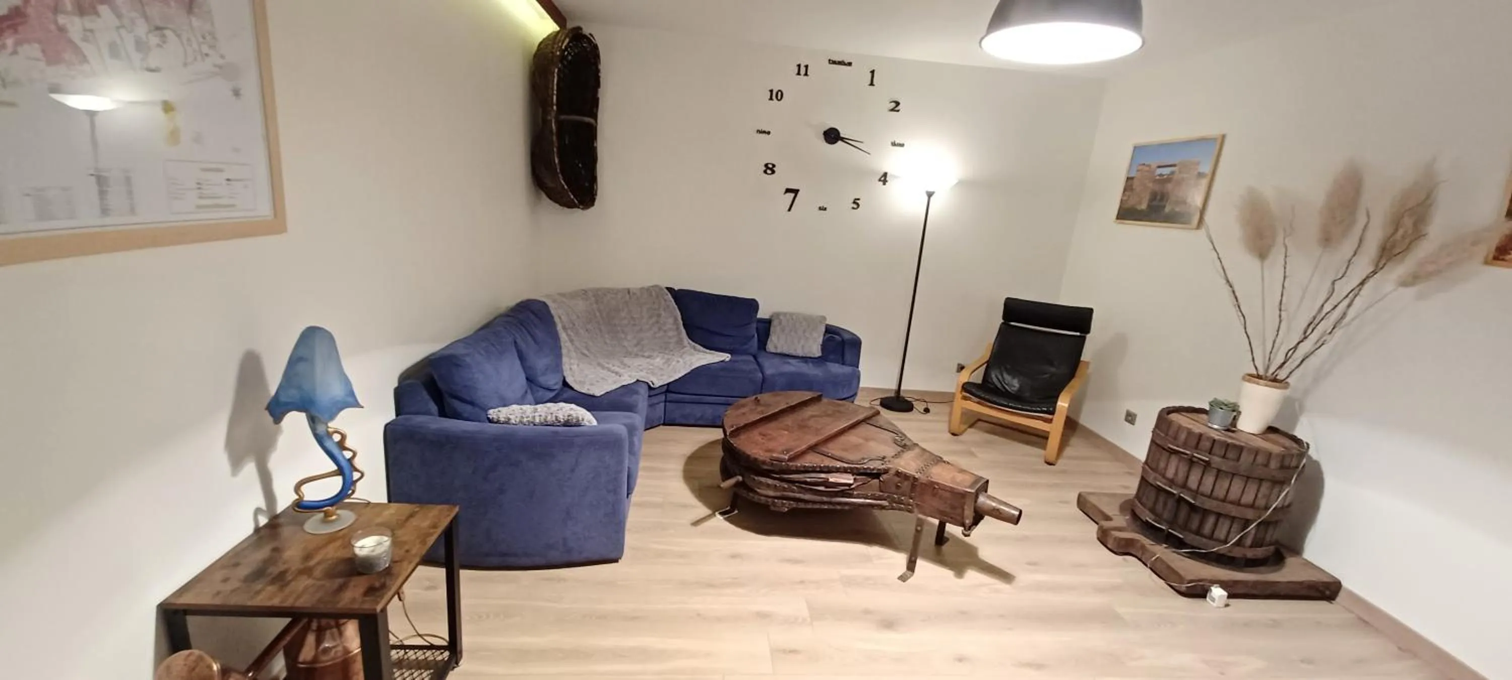 Communal lounge/ TV room in Au Petit Pressoir