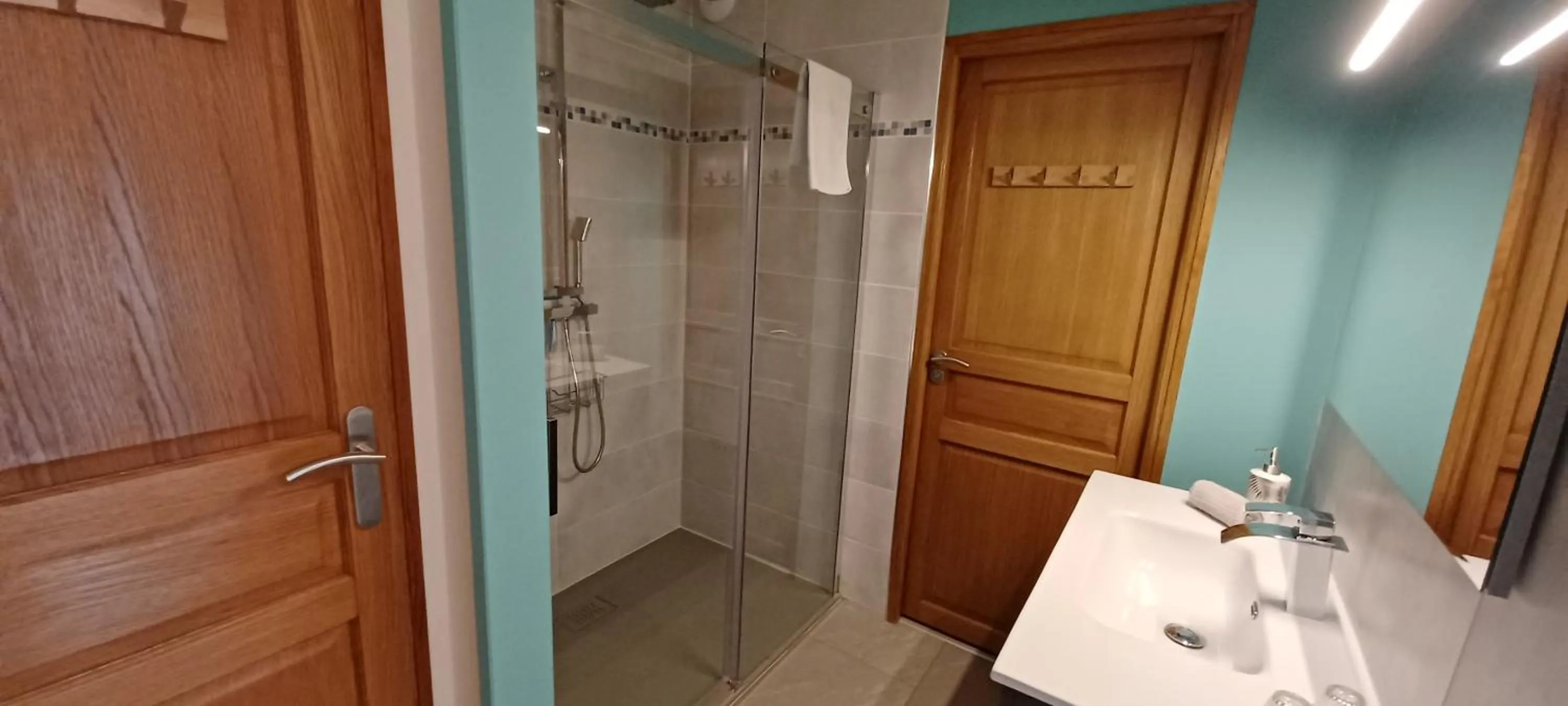 Bathroom in Au Petit Pressoir