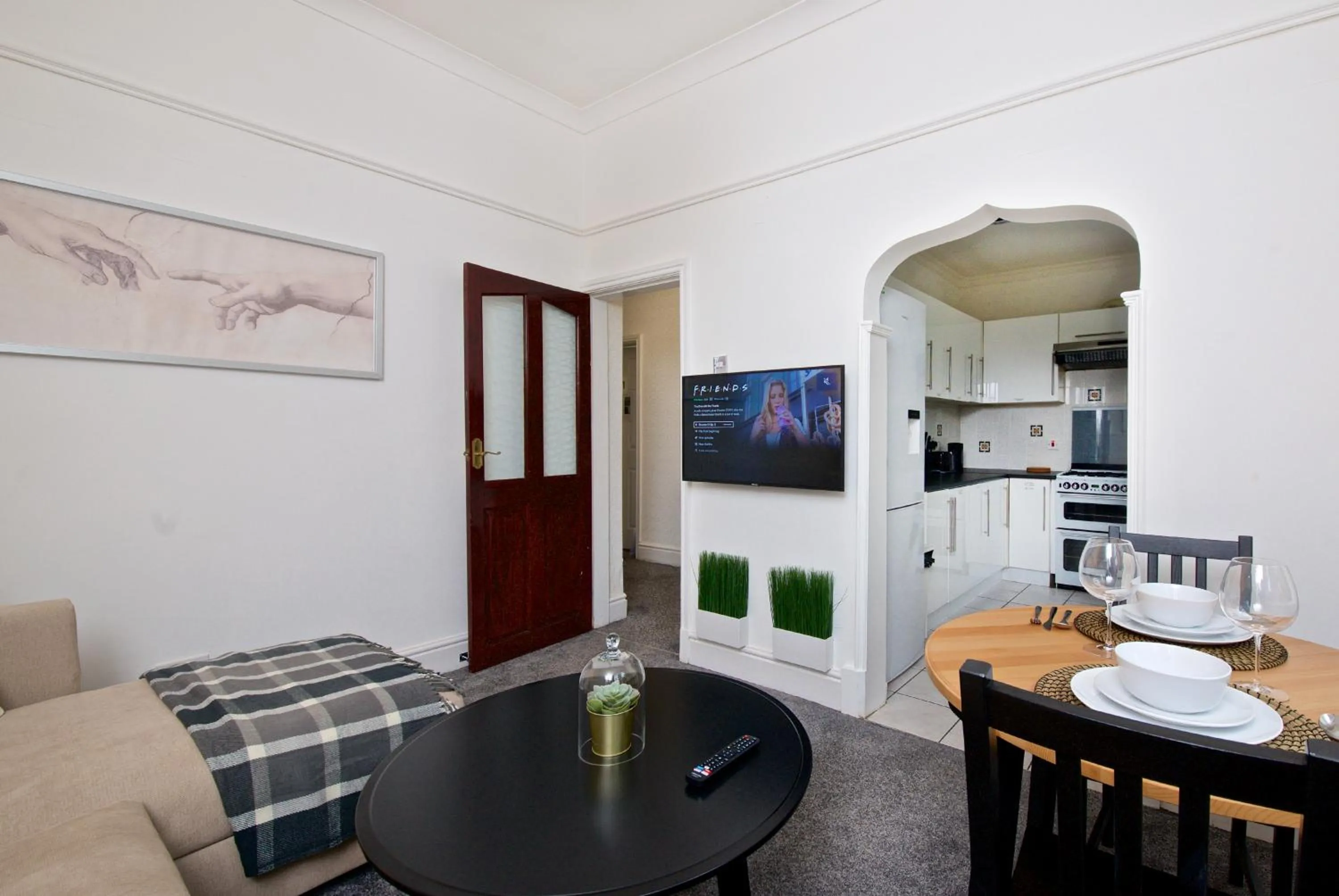 Living room in Liverpool City Stays - Economy Room Close to city centre GG