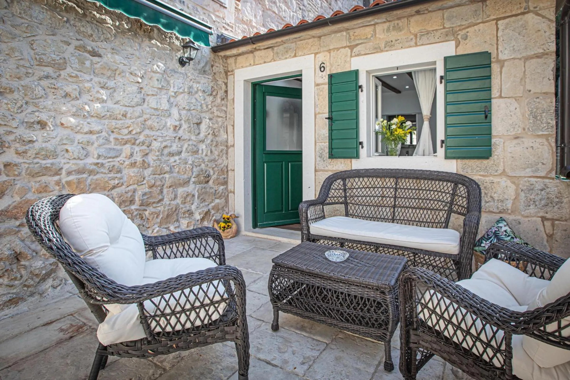 Patio in Theatre luxury rooms