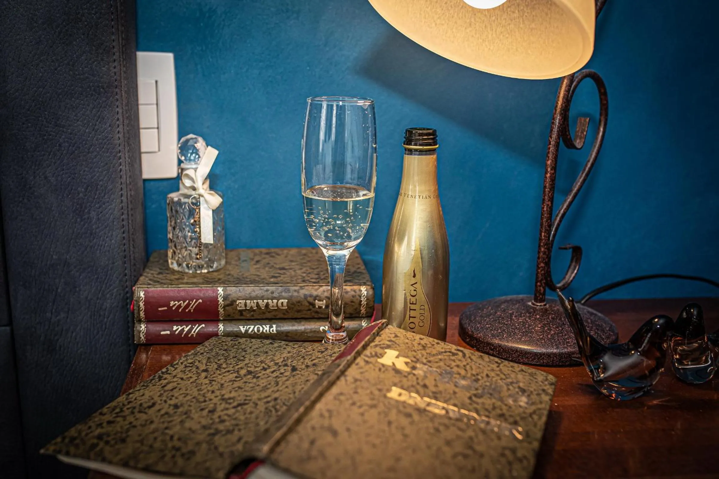 Drinks in Theatre luxury rooms