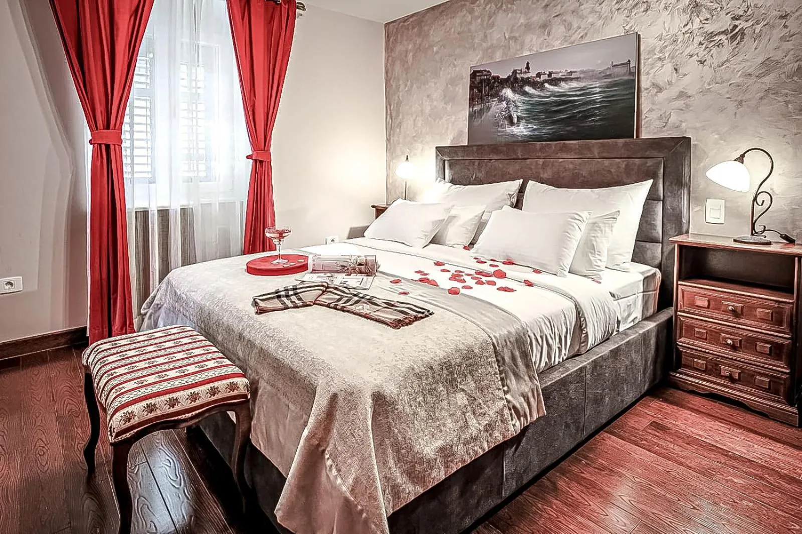 Bed in Theatre luxury rooms