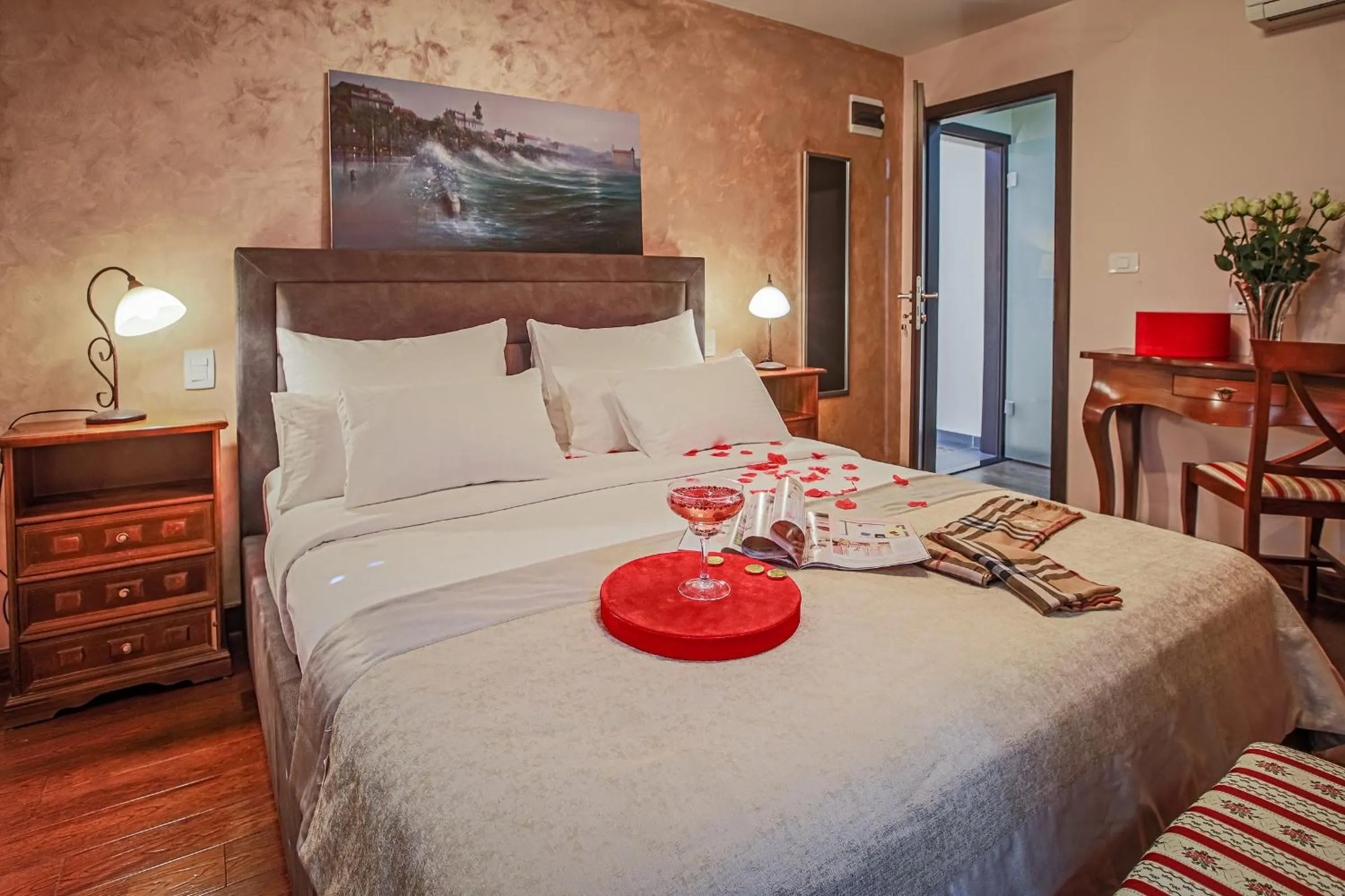 Bed in Theatre luxury rooms