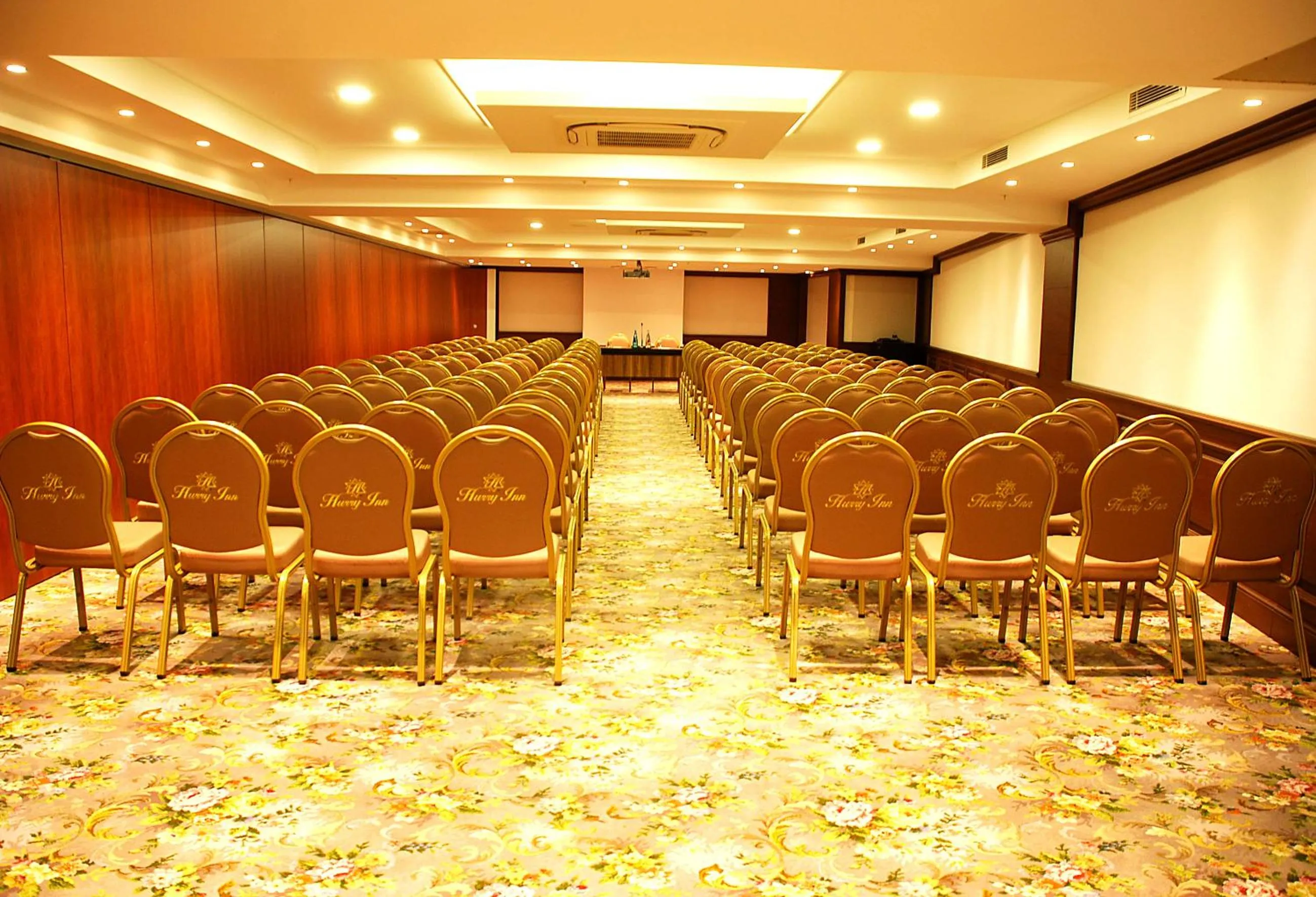 Communal lounge/ TV room in Hurry Inn Merter Istanbul