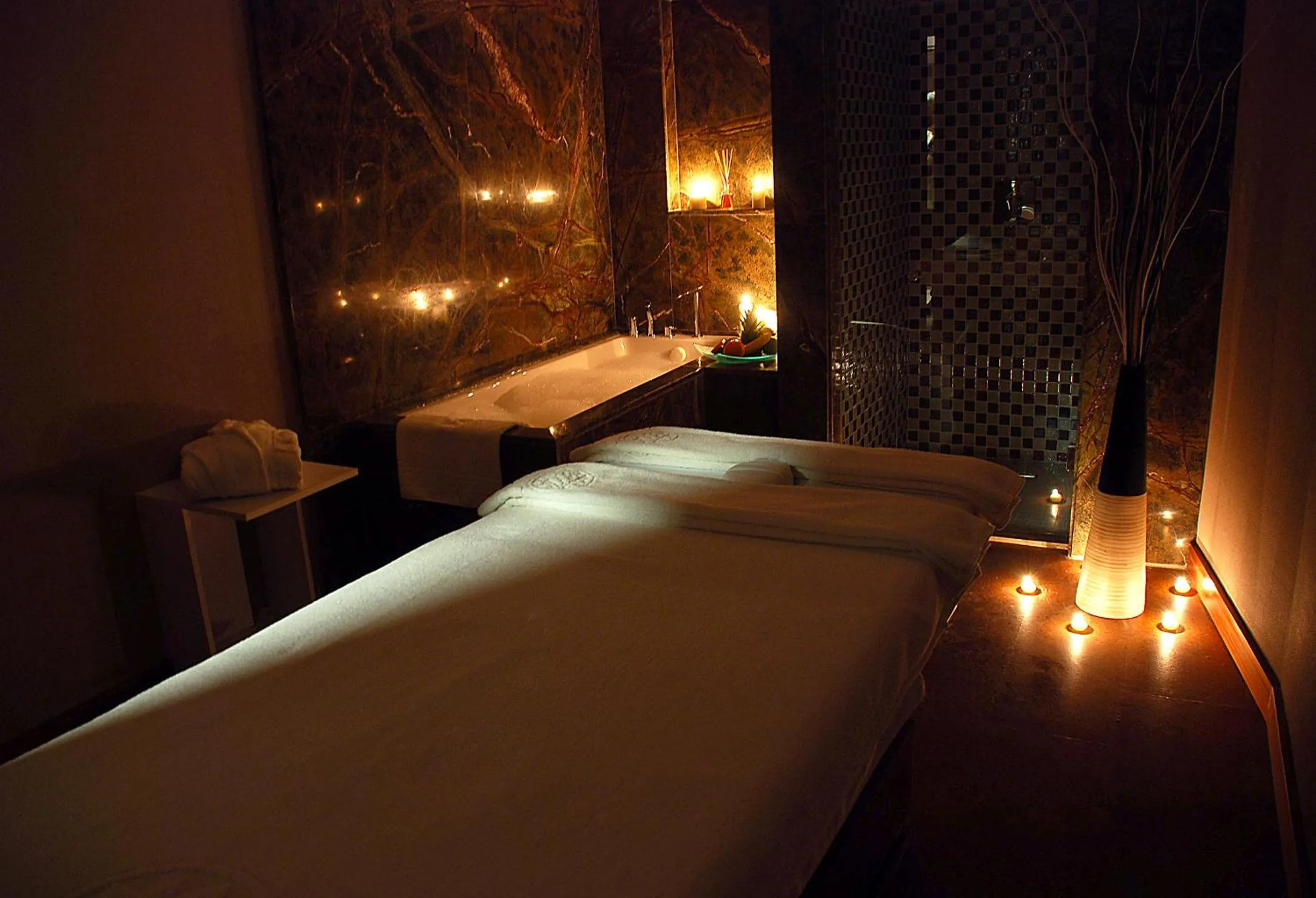 Hot Spring Bath, Bed in Hurry Inn Merter Istanbul