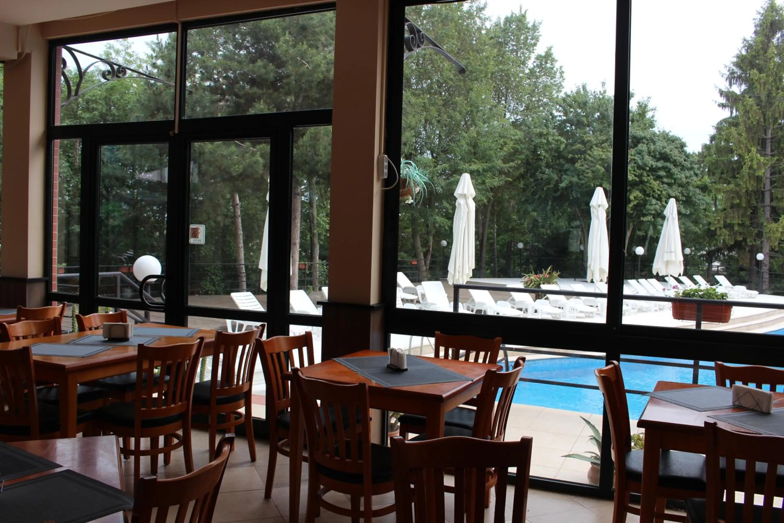 Restaurant/places to eat in Park Hotel Briz - All Inclusive & Free Parking