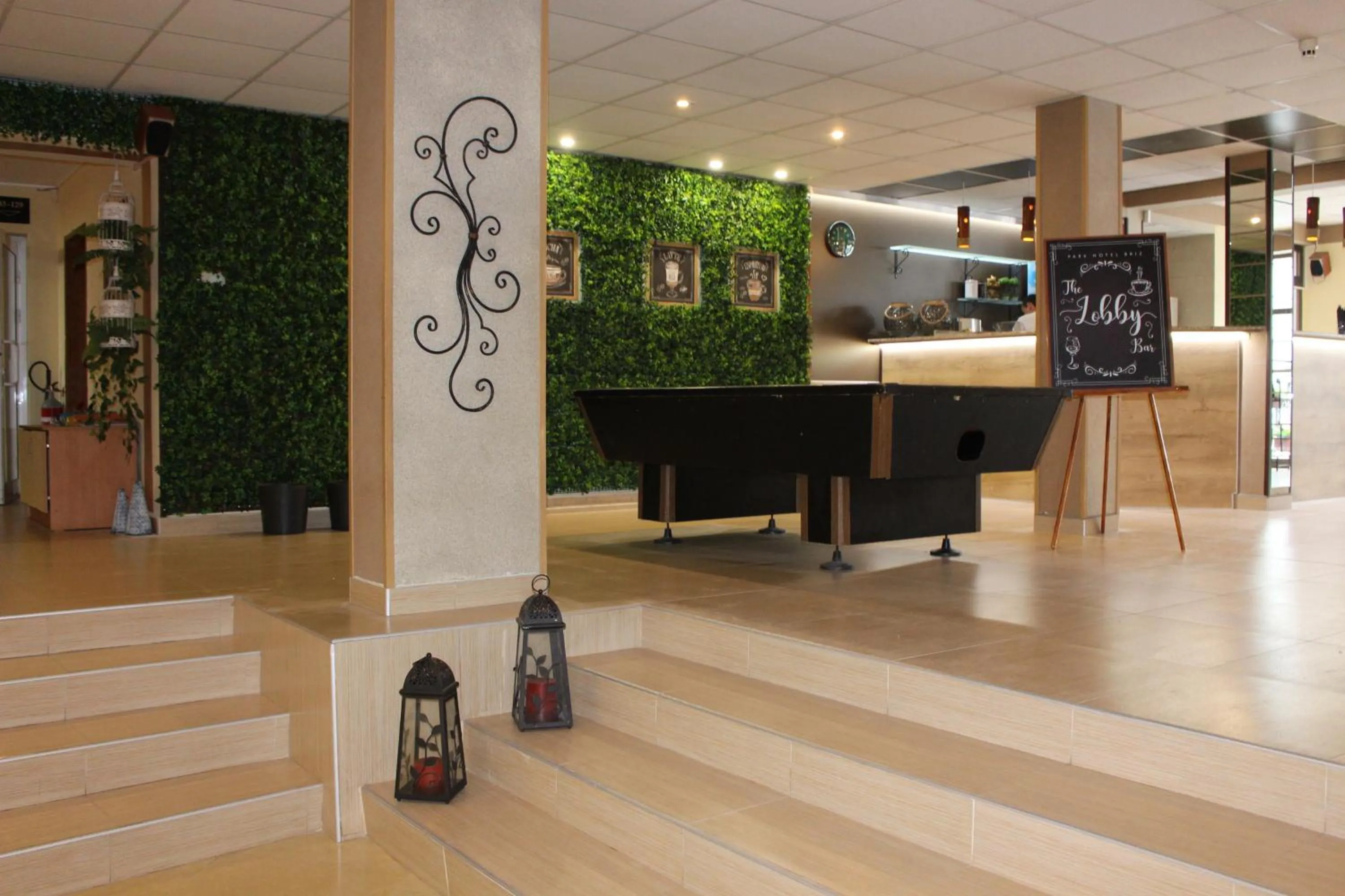 Library in Park Hotel Briz - All Inclusive & Free Parking