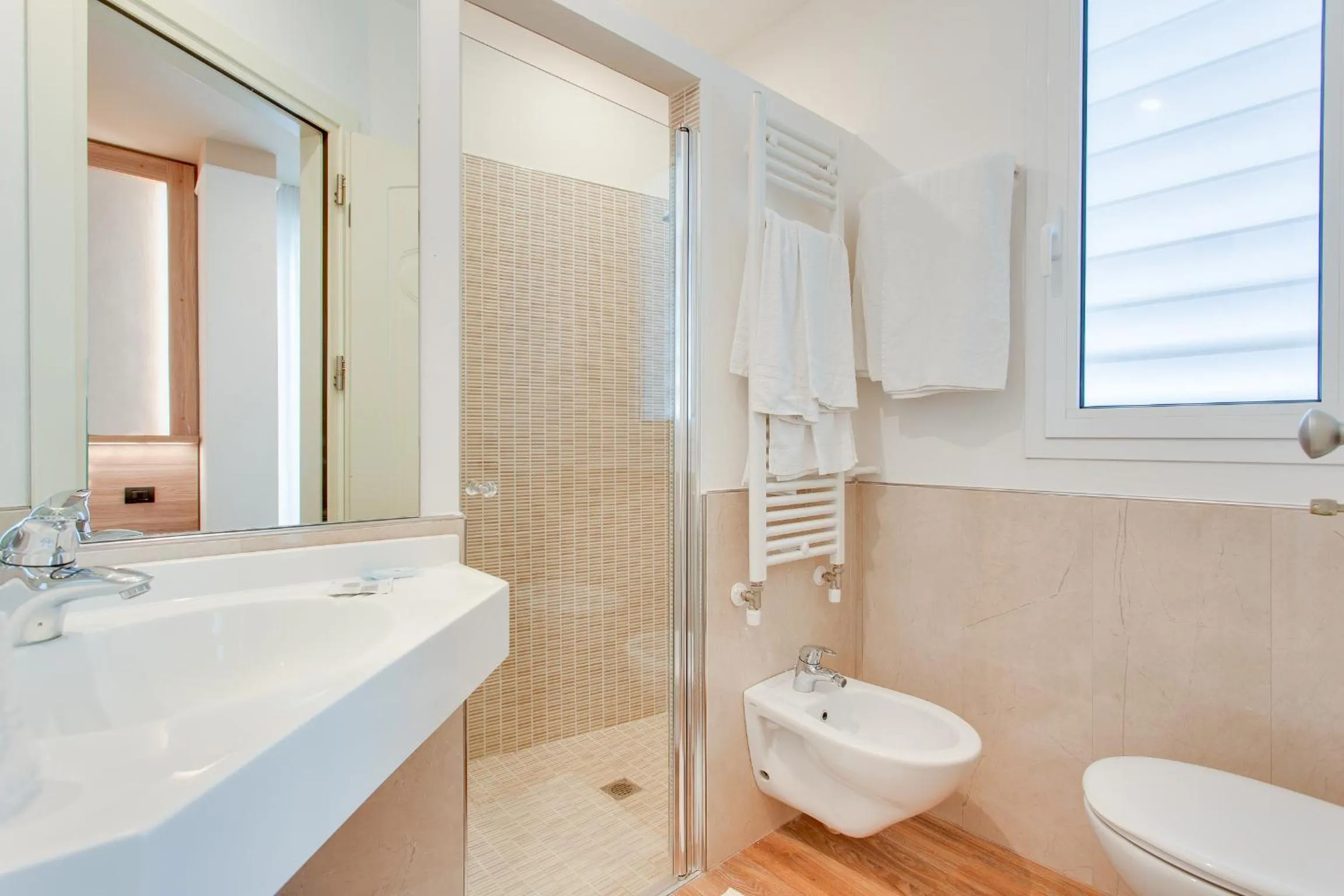 Bathroom in Hotel Estense