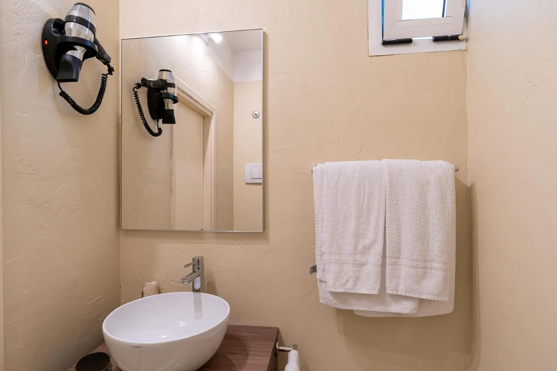 Bathroom in Hotel Estense