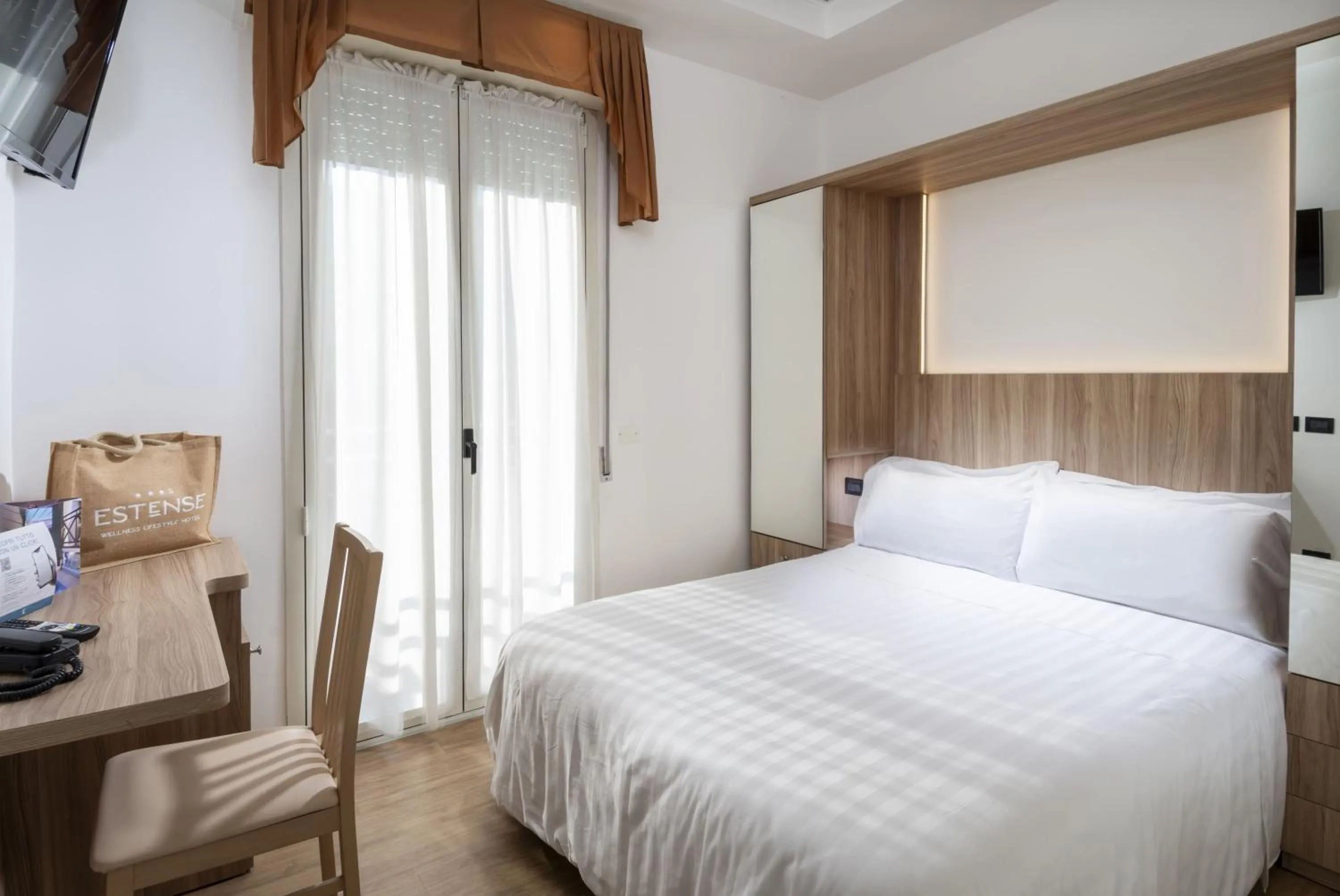 Bedroom, Bed in Hotel Estense