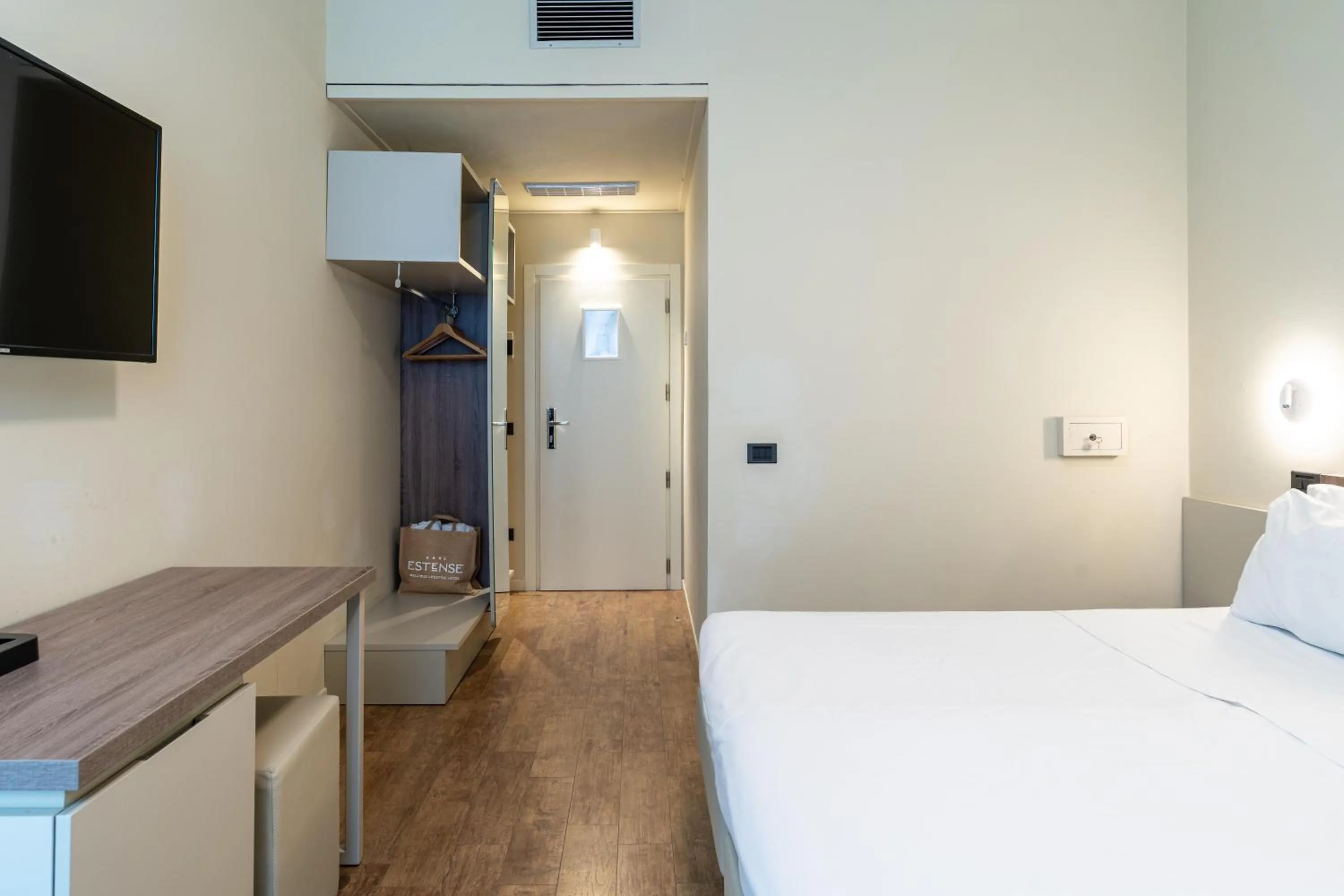 View (from property/room), Bed in Hotel Estense