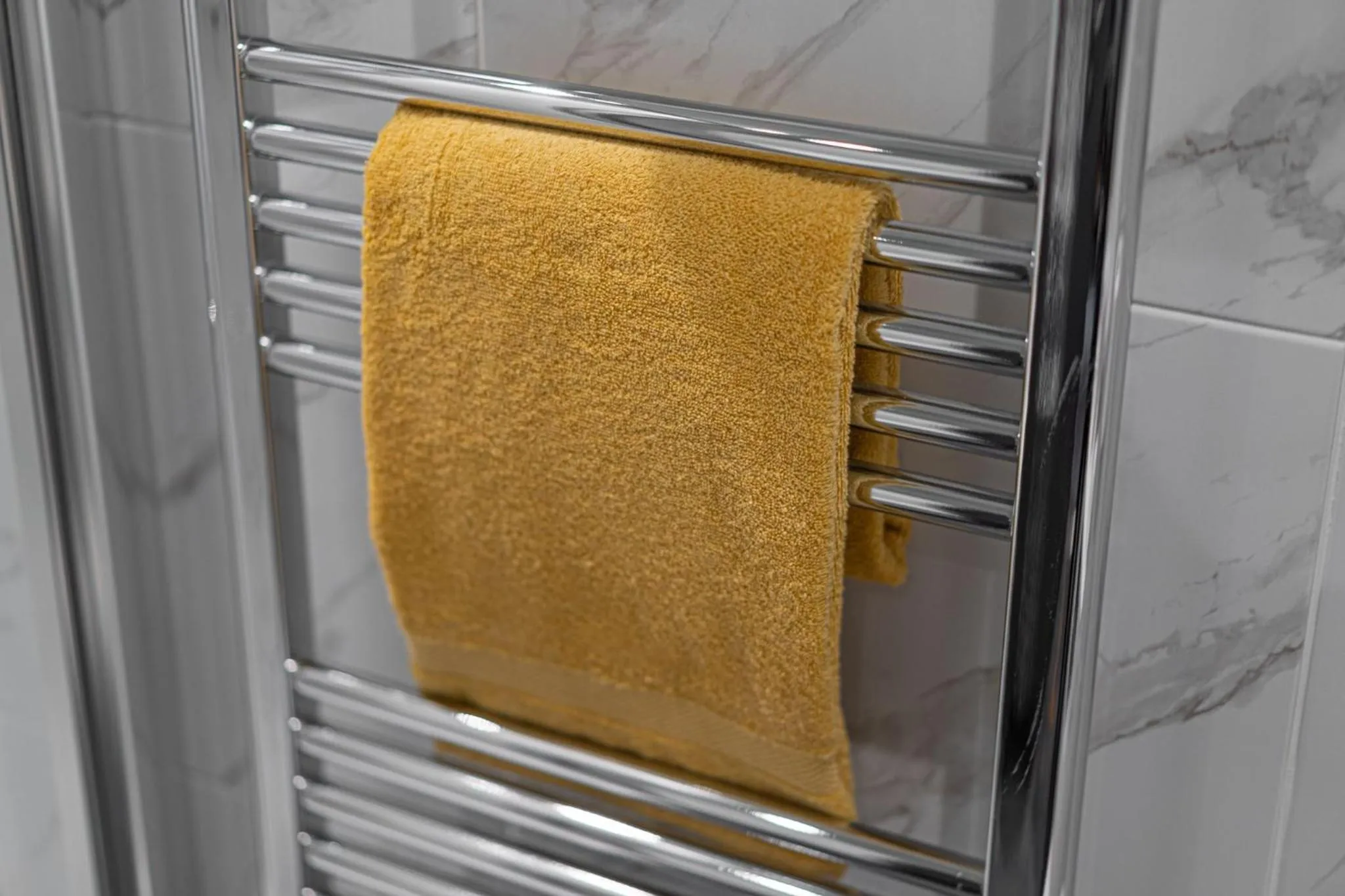 Shower in Hillyard House Hotel