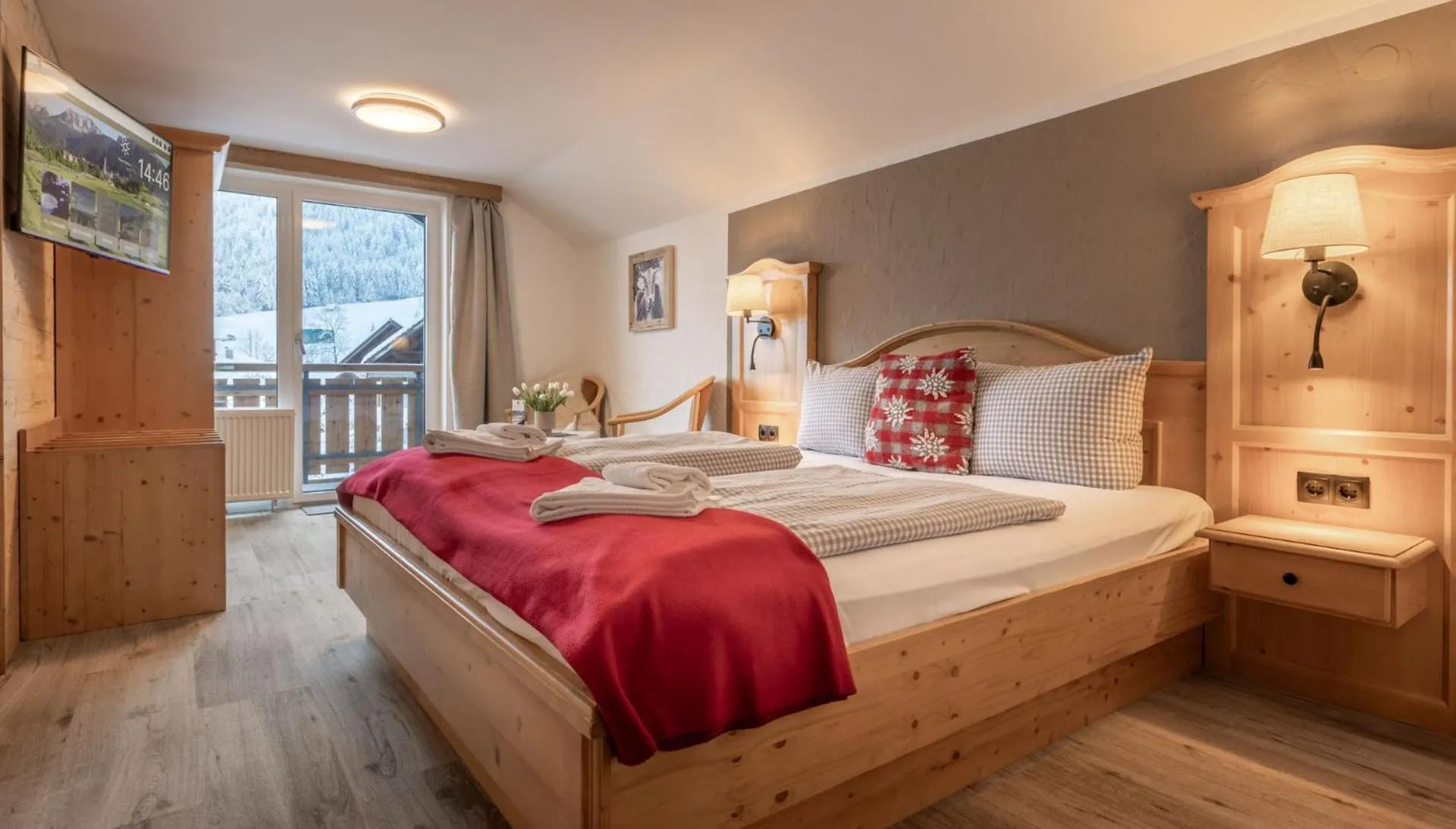 Photo of the whole room, Bed in Hotel-Garni Kalkbrennerhof