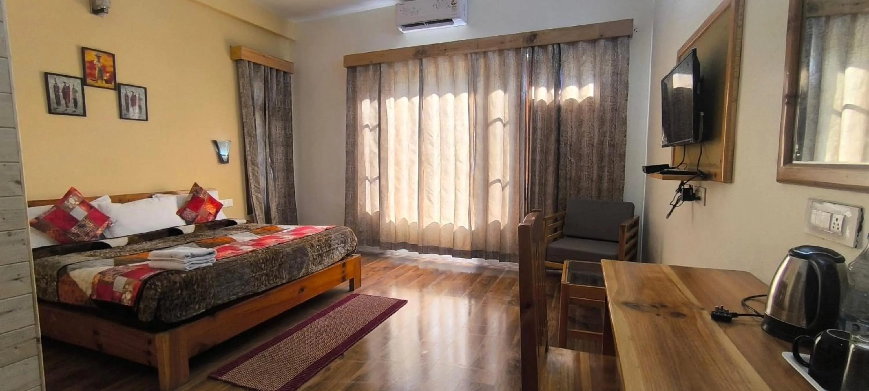 Bed in Tirthan Grand Riverside