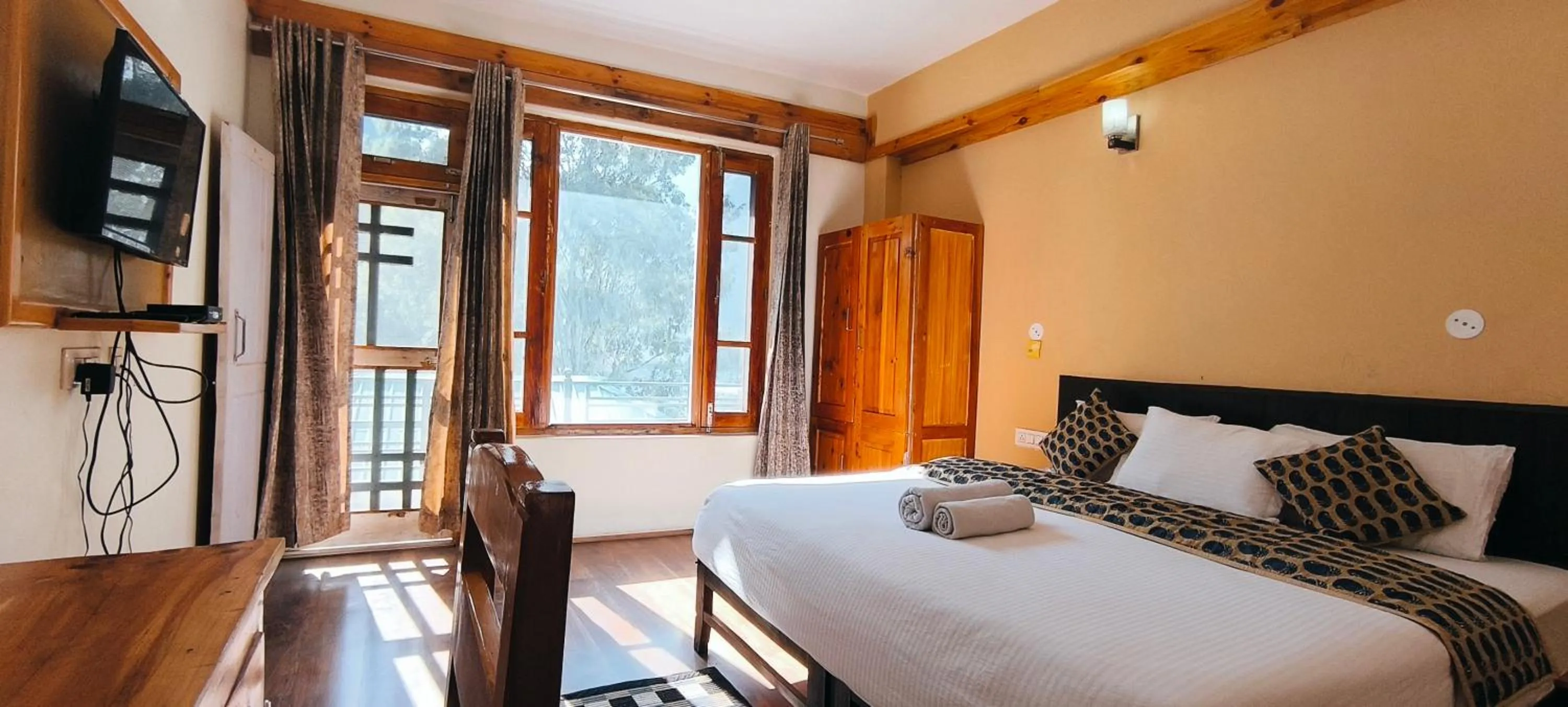 Bed in Tirthan Grand Riverside