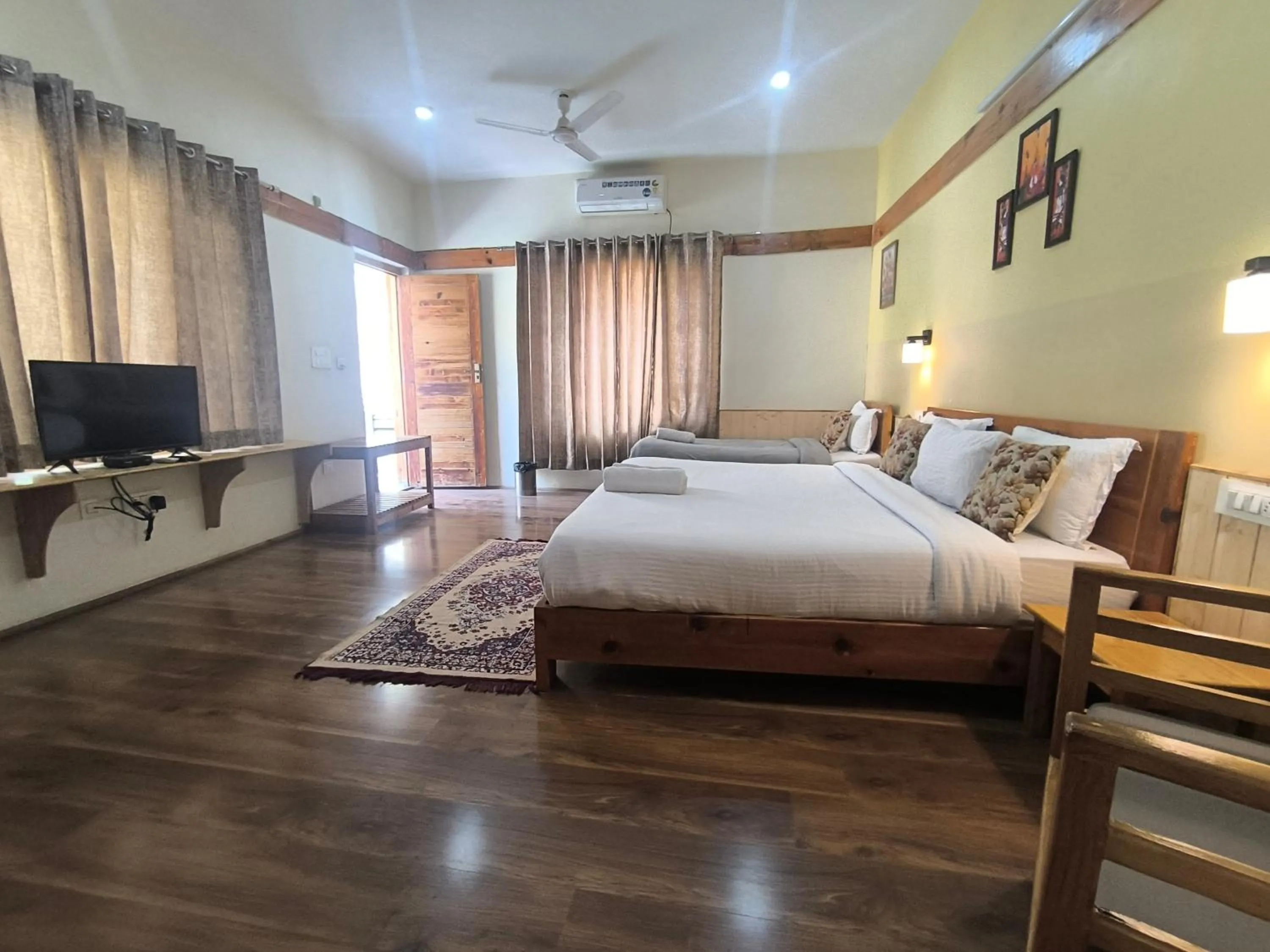 Bed in Tirthan Grand Riverside