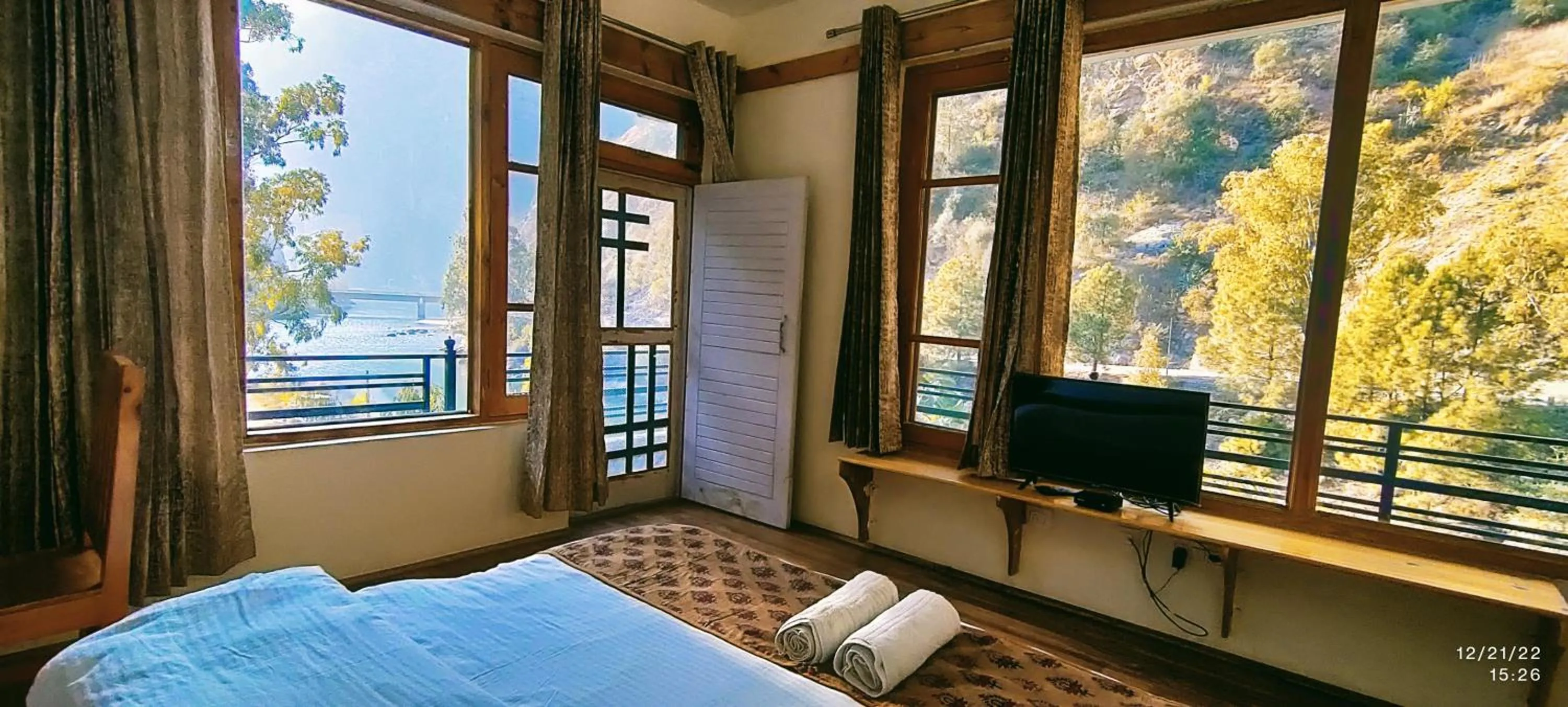 Bed in Tirthan Grand Riverside