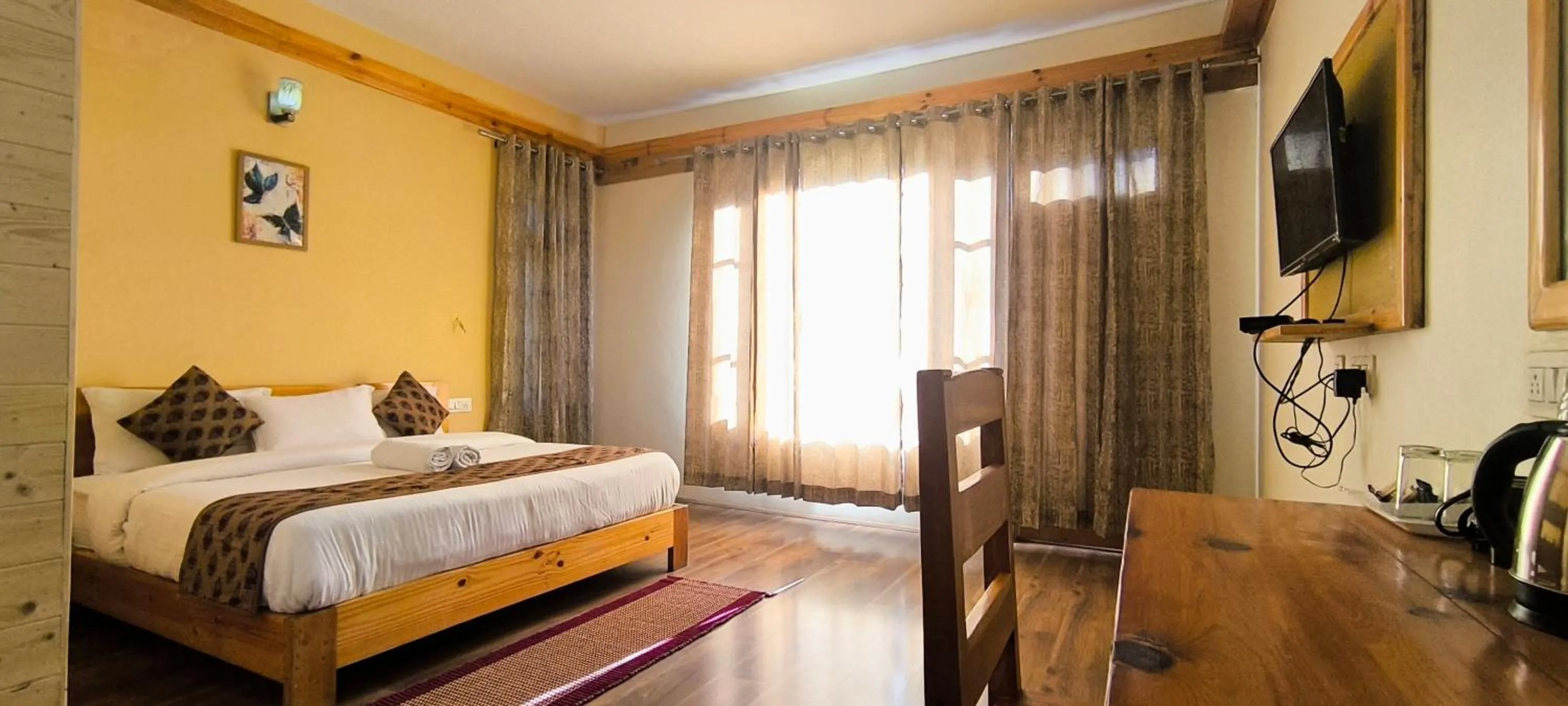 Bed in Tirthan Grand Riverside