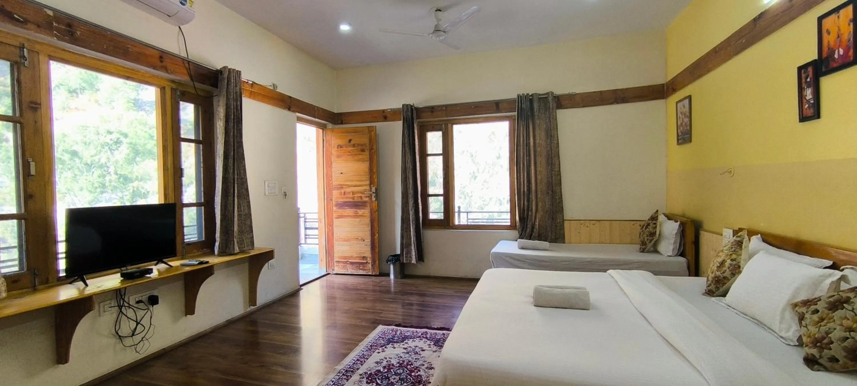 Bed in Tirthan Grand Riverside