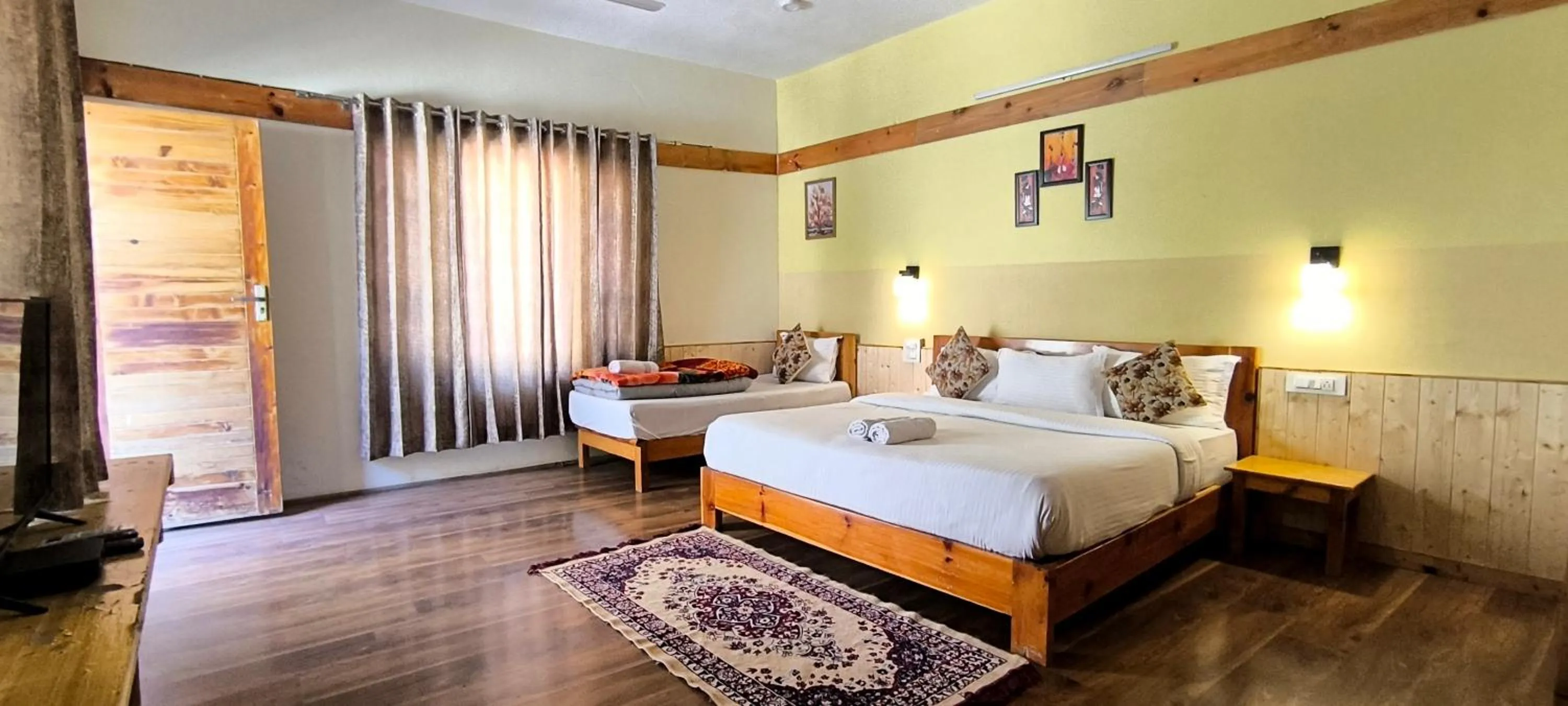 Bed in Tirthan Grand Riverside