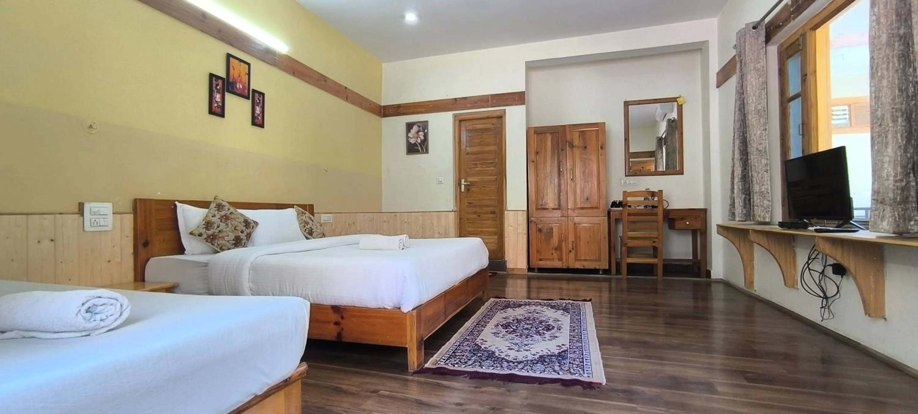 Bed in Tirthan Grand Riverside