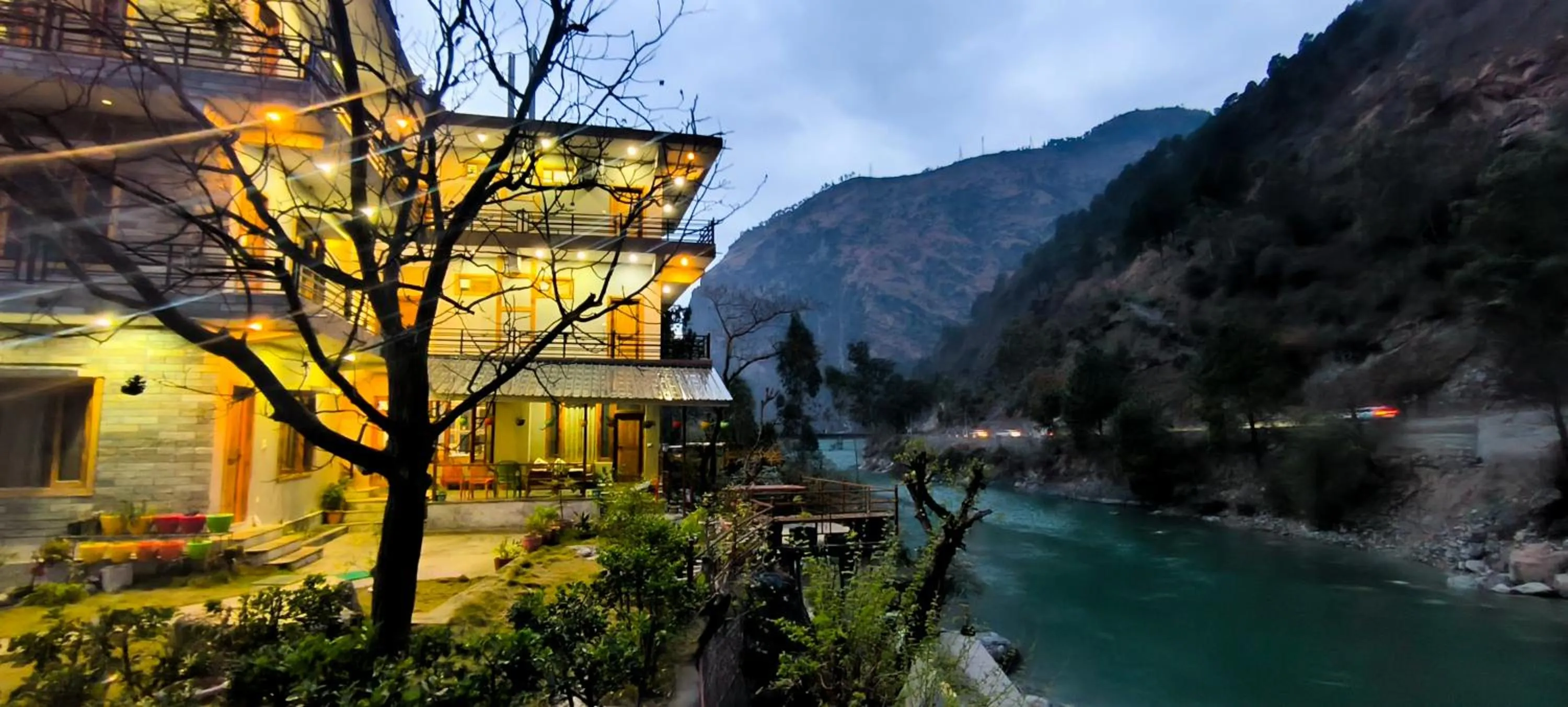 Natural landscape in Tirthan Grand Riverside