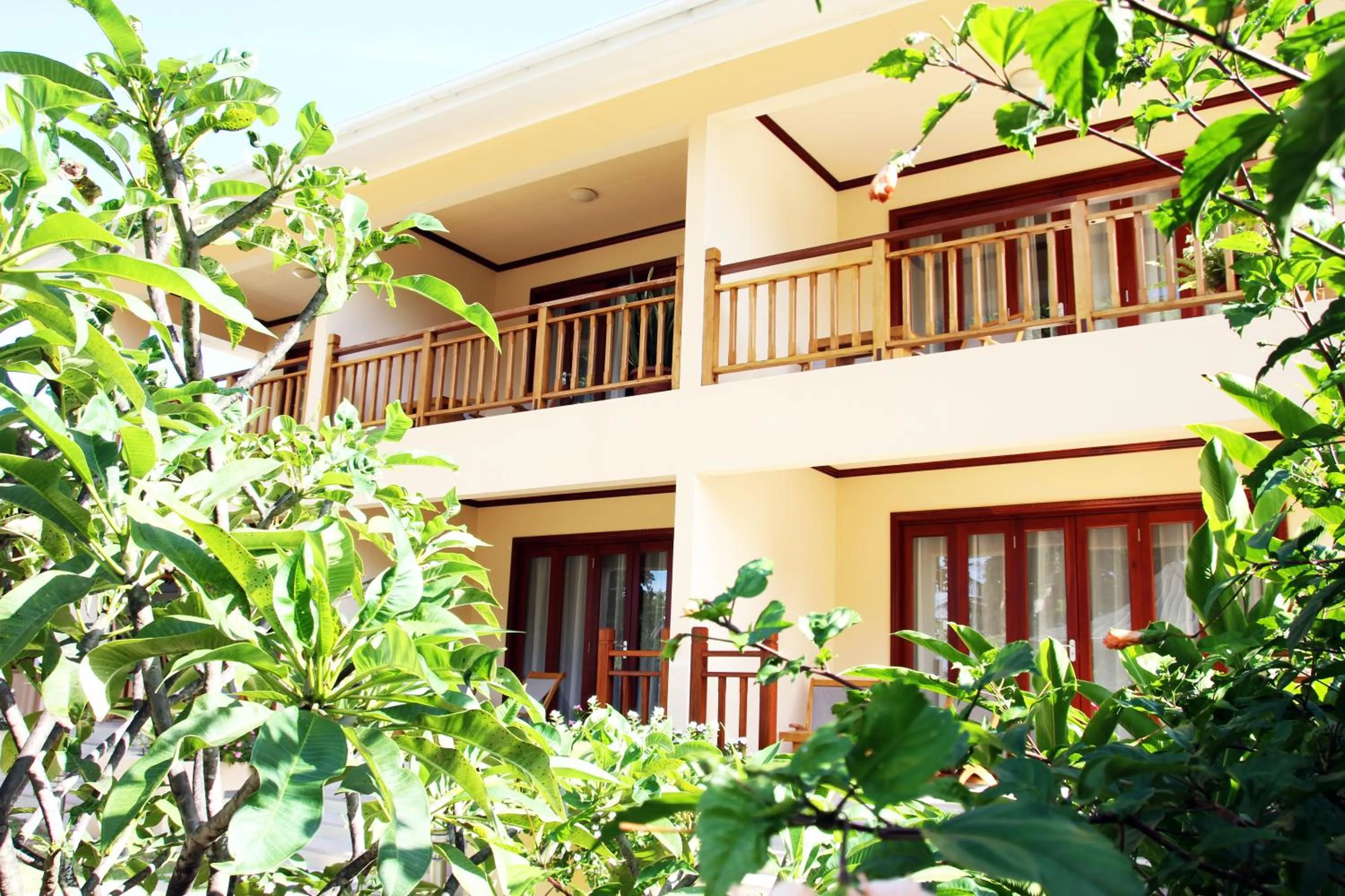 Area and facilities in Pirogue Lodge