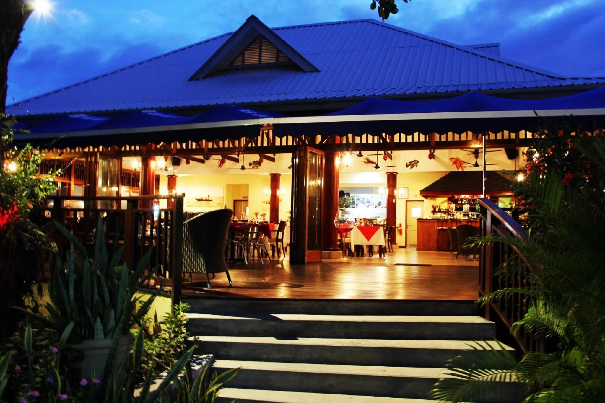 Restaurant/places to eat in Pirogue Lodge