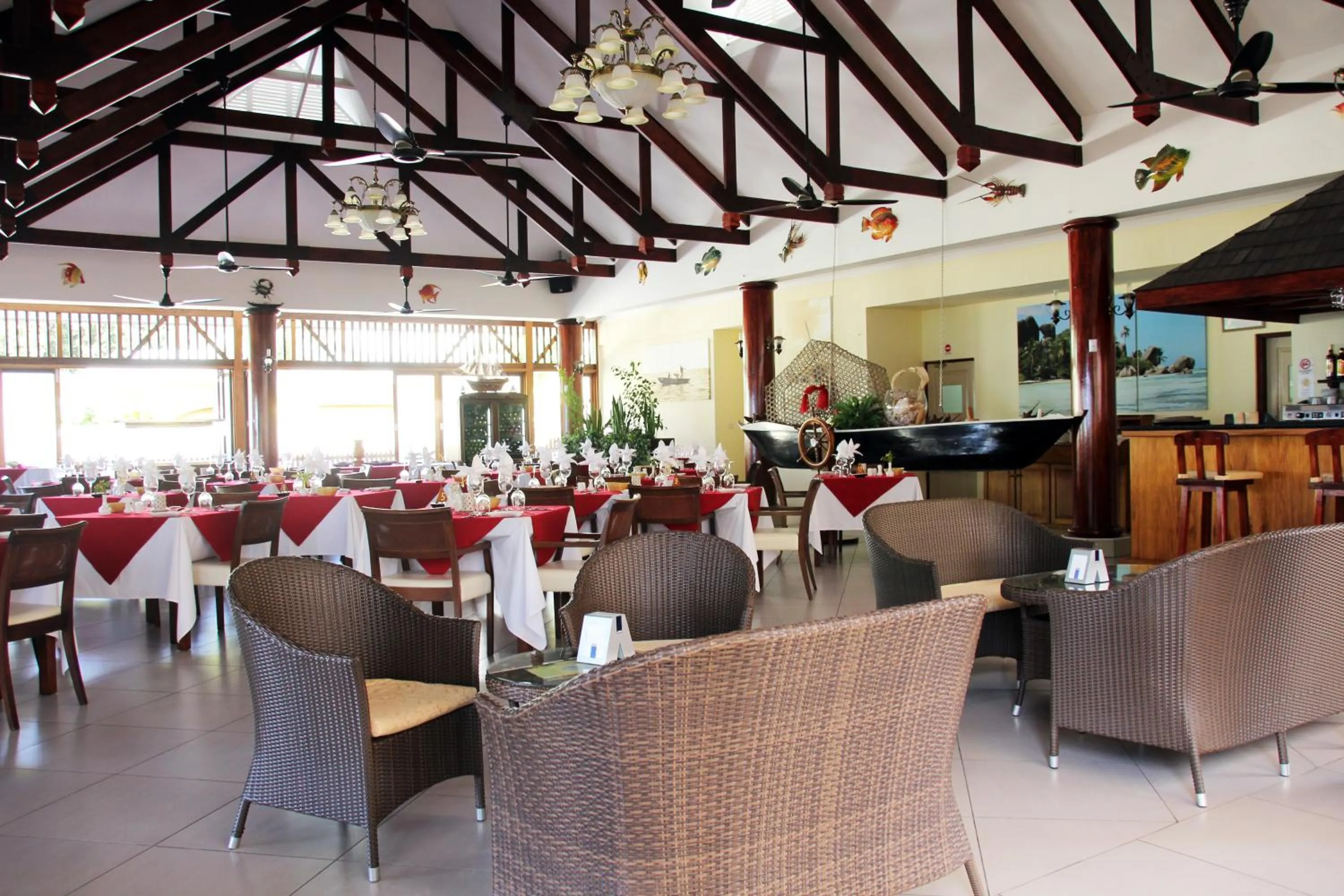 Restaurant/places to eat in Pirogue Lodge