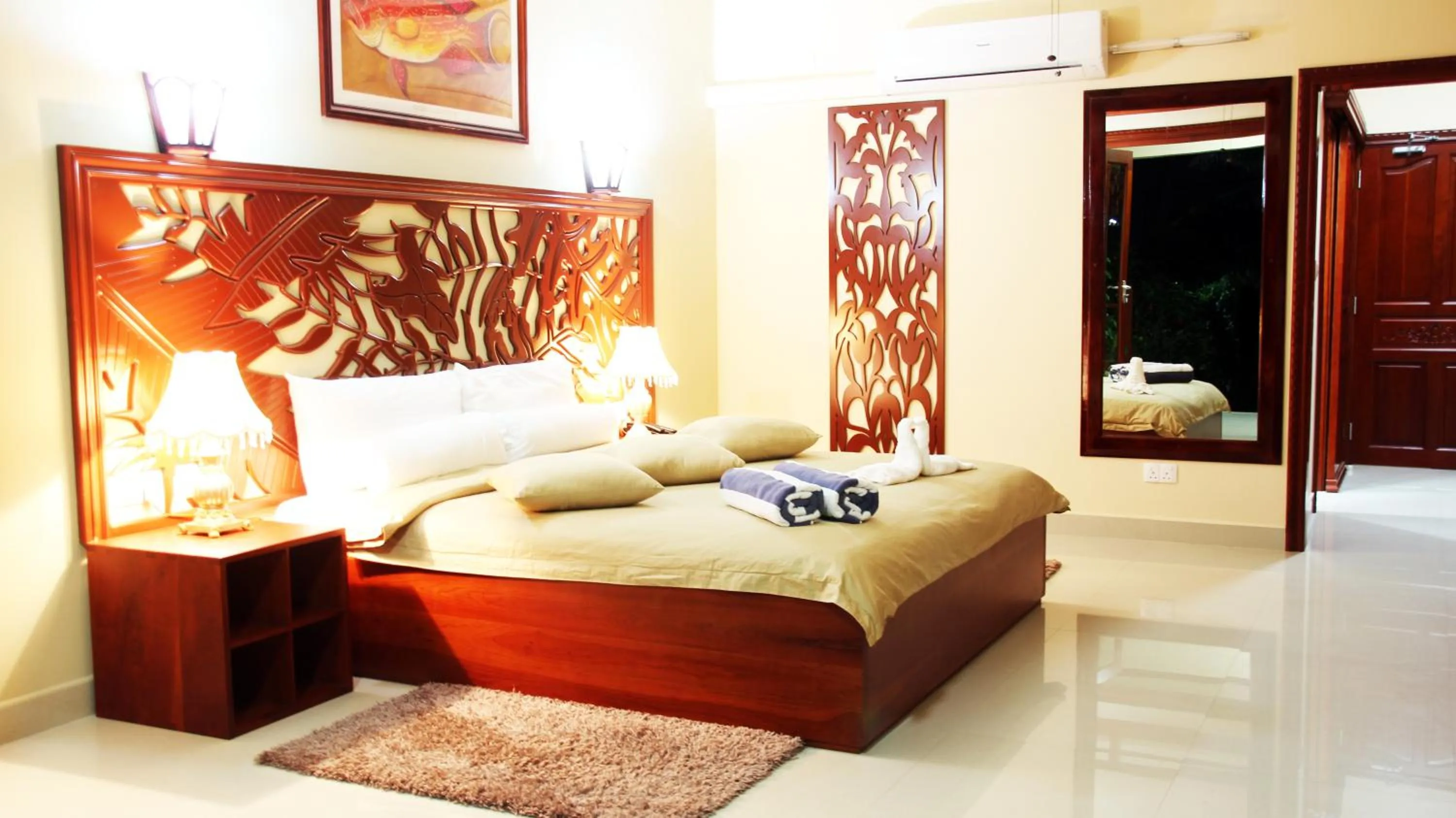 Bed in Pirogue Lodge