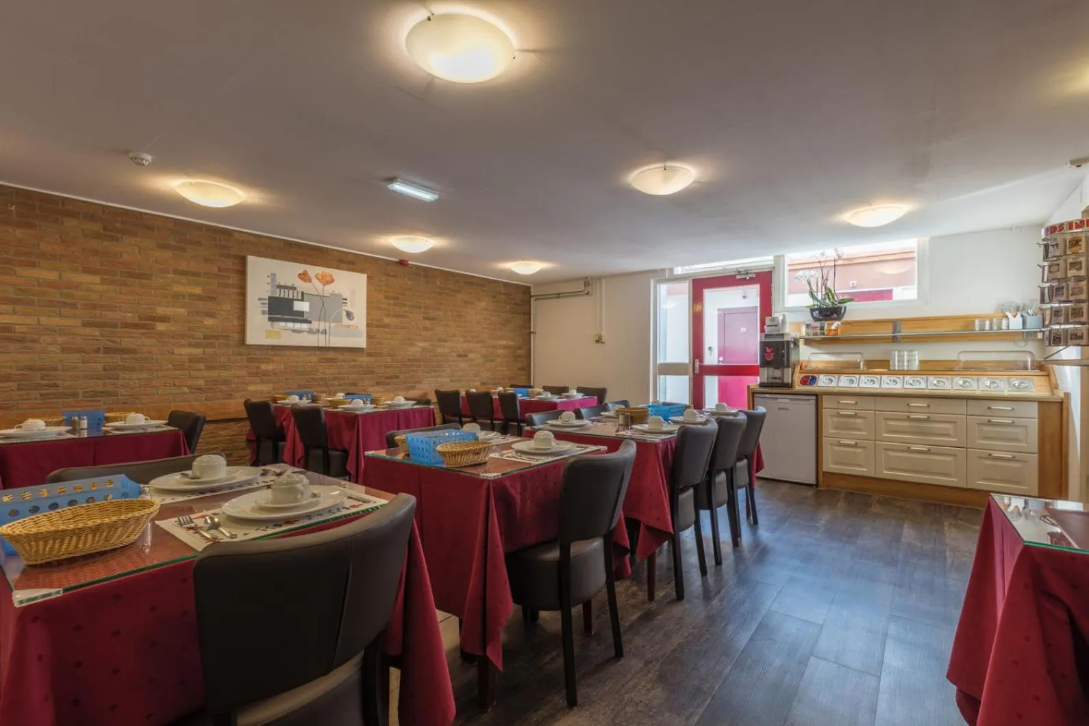 Buffet breakfast in Hotel Randenbroek