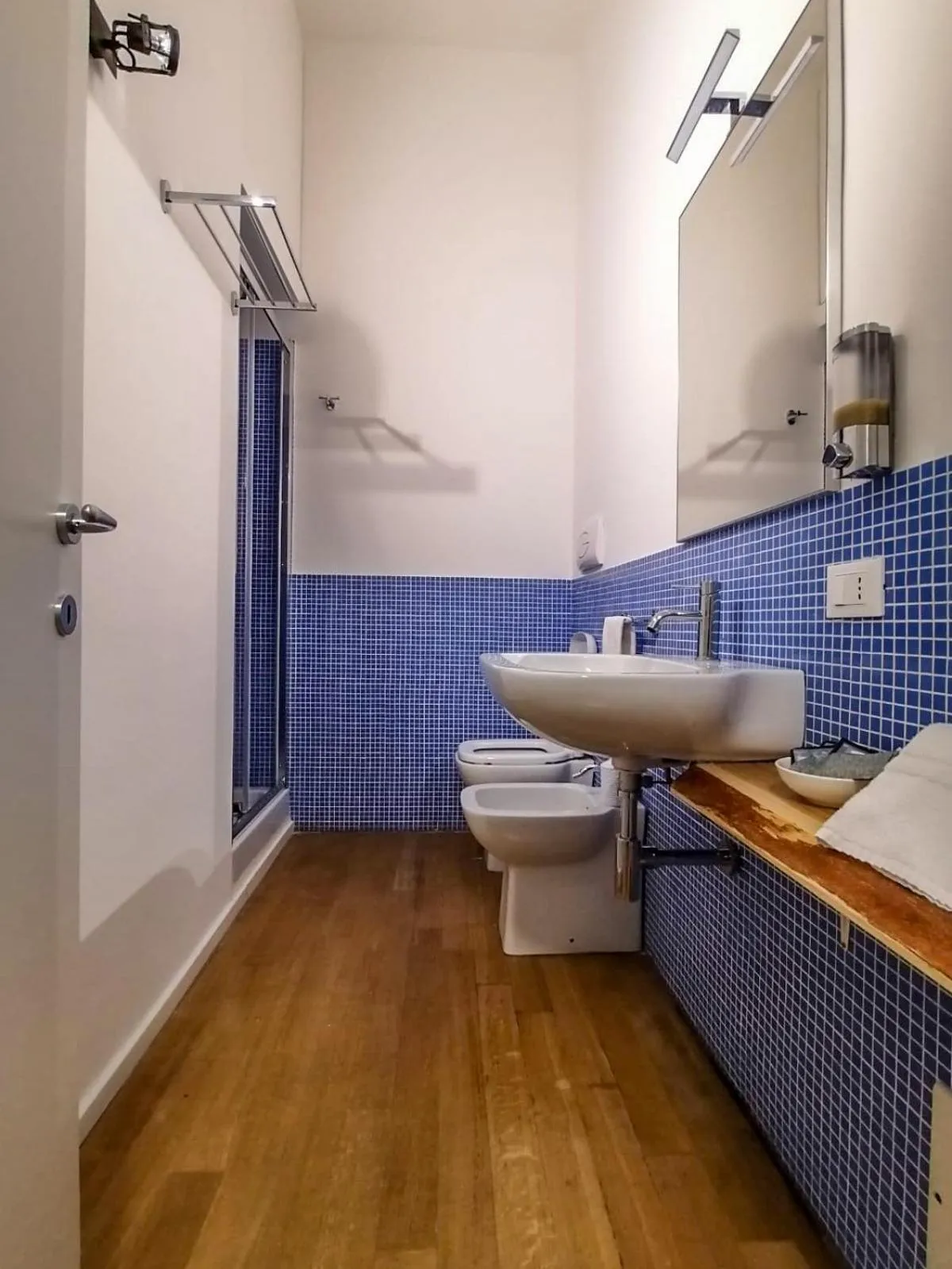 Shower in Ballarooms B&B Palermo Centro