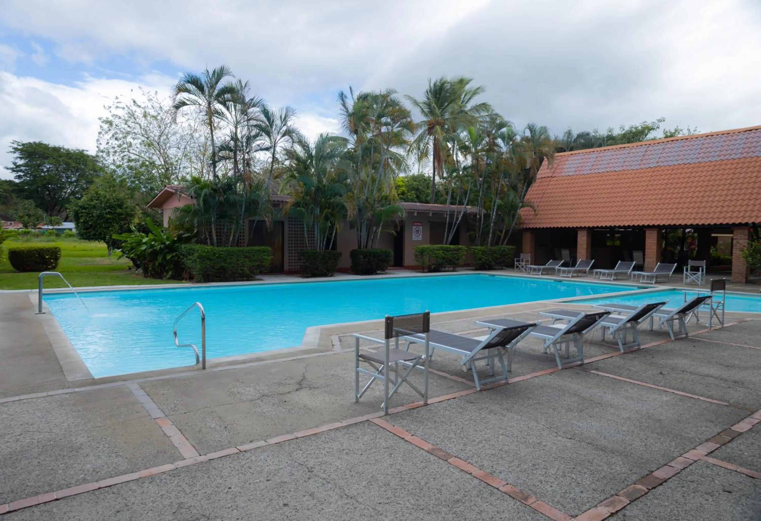 Pool view in Hotel Las Espuelas, Bar & Restaurant