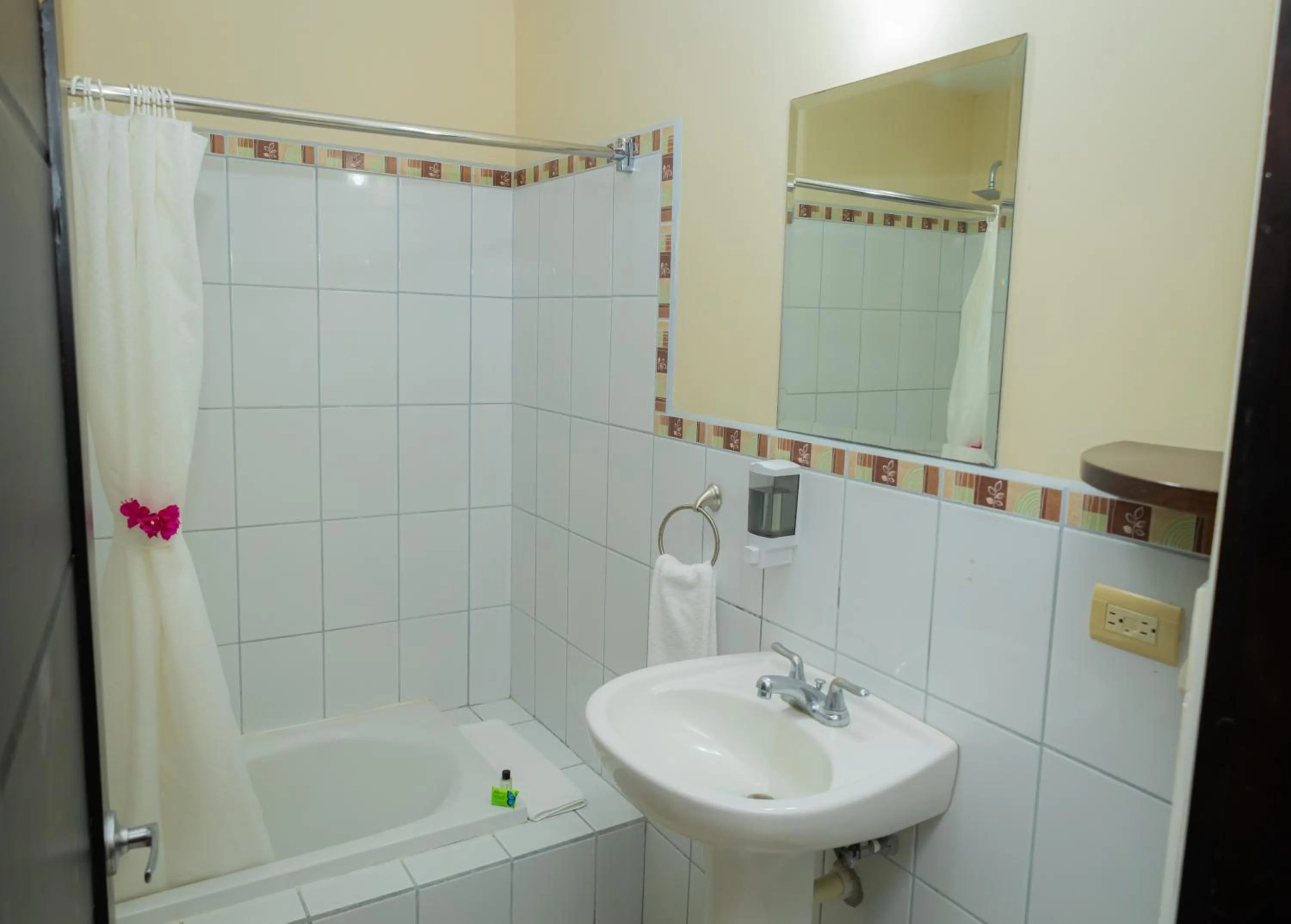 Shower in Hotel Las Espuelas, Bar & Restaurant