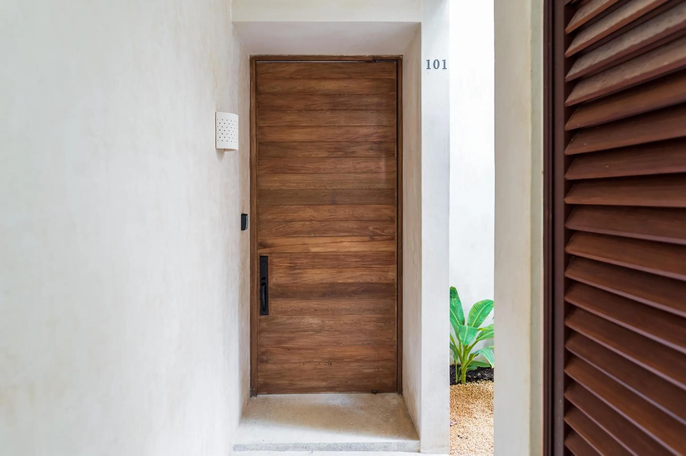 Facade/entrance in Casa Wahh