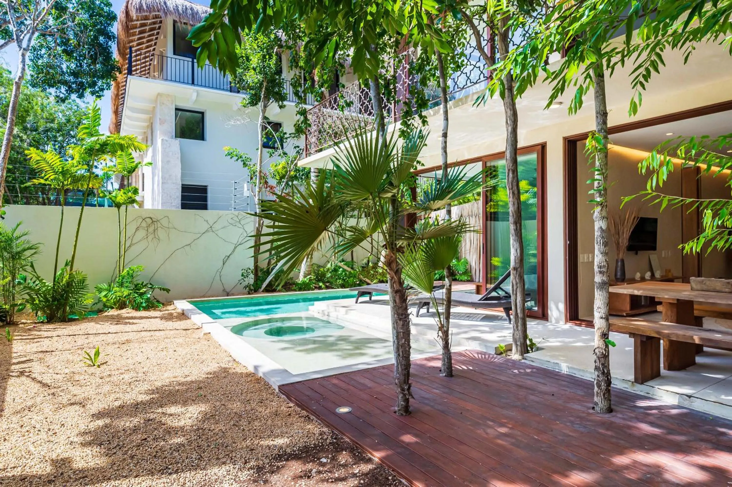 Swimming pool in Casa Wahh