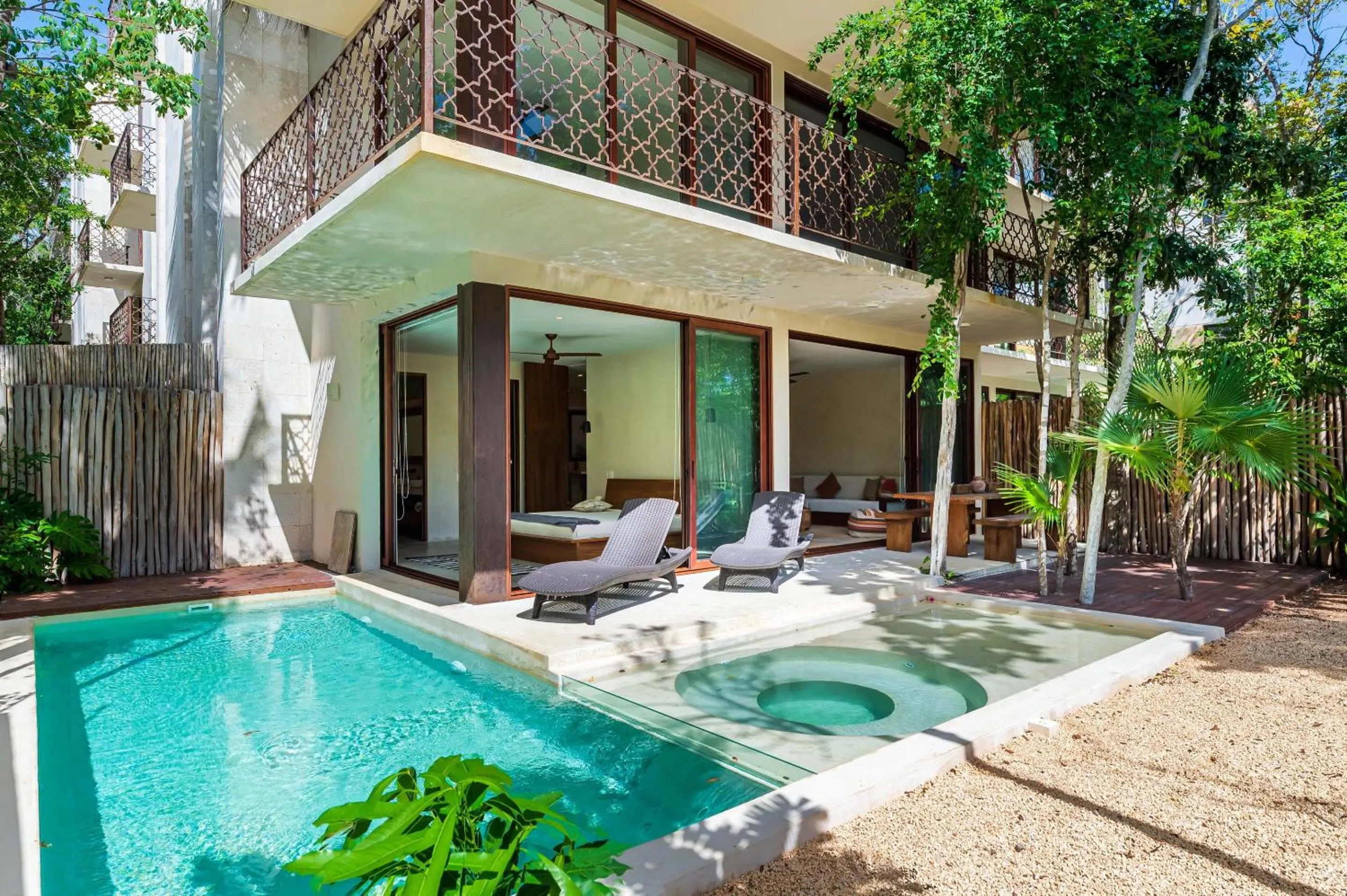 Swimming pool in Casa Wahh