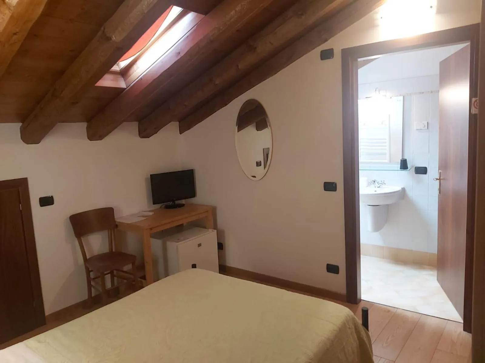 Photo of the whole room in La Casa Vecchia