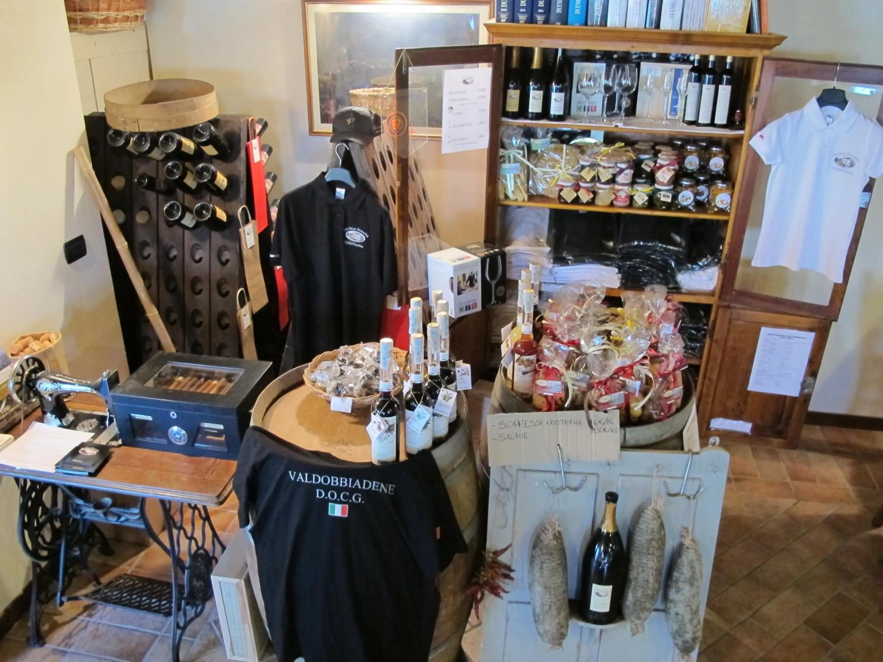 Lounge or bar in La Casa Vecchia