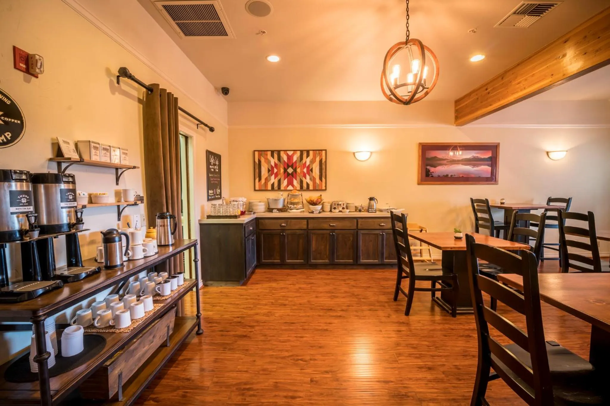 Breakfast in Pine Ridge Inn