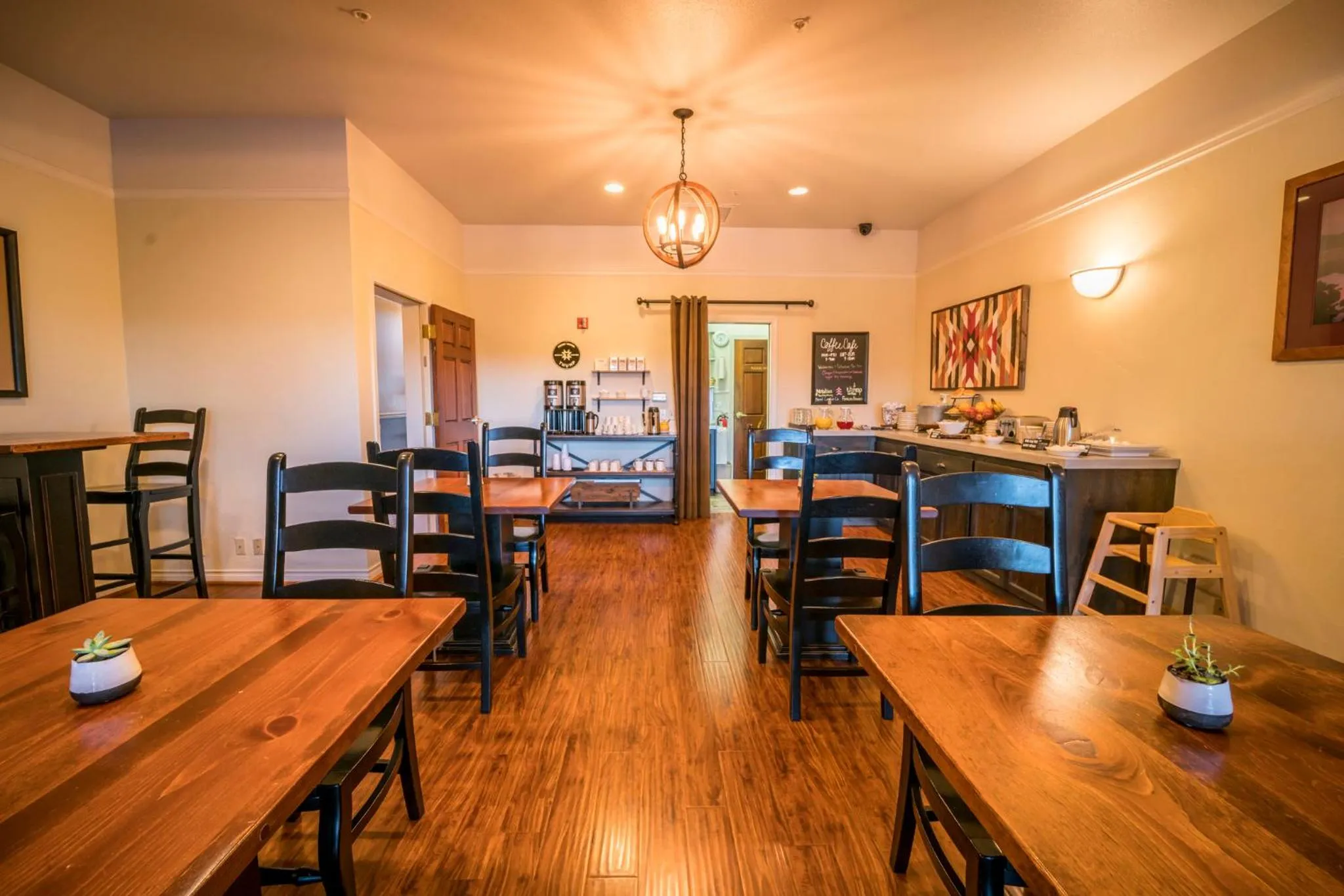 Breakfast in Pine Ridge Inn