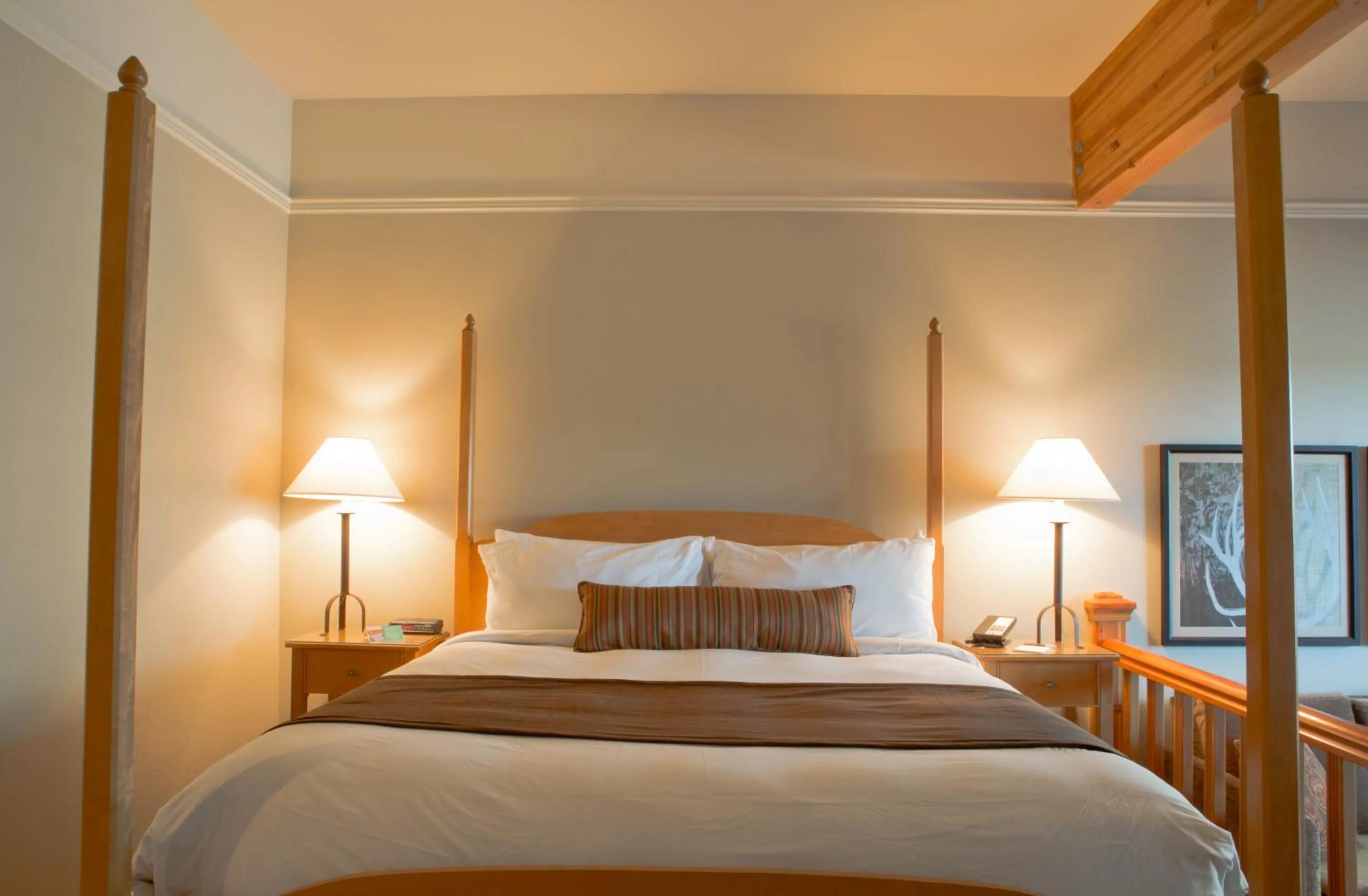 Bed in Pine Ridge Inn