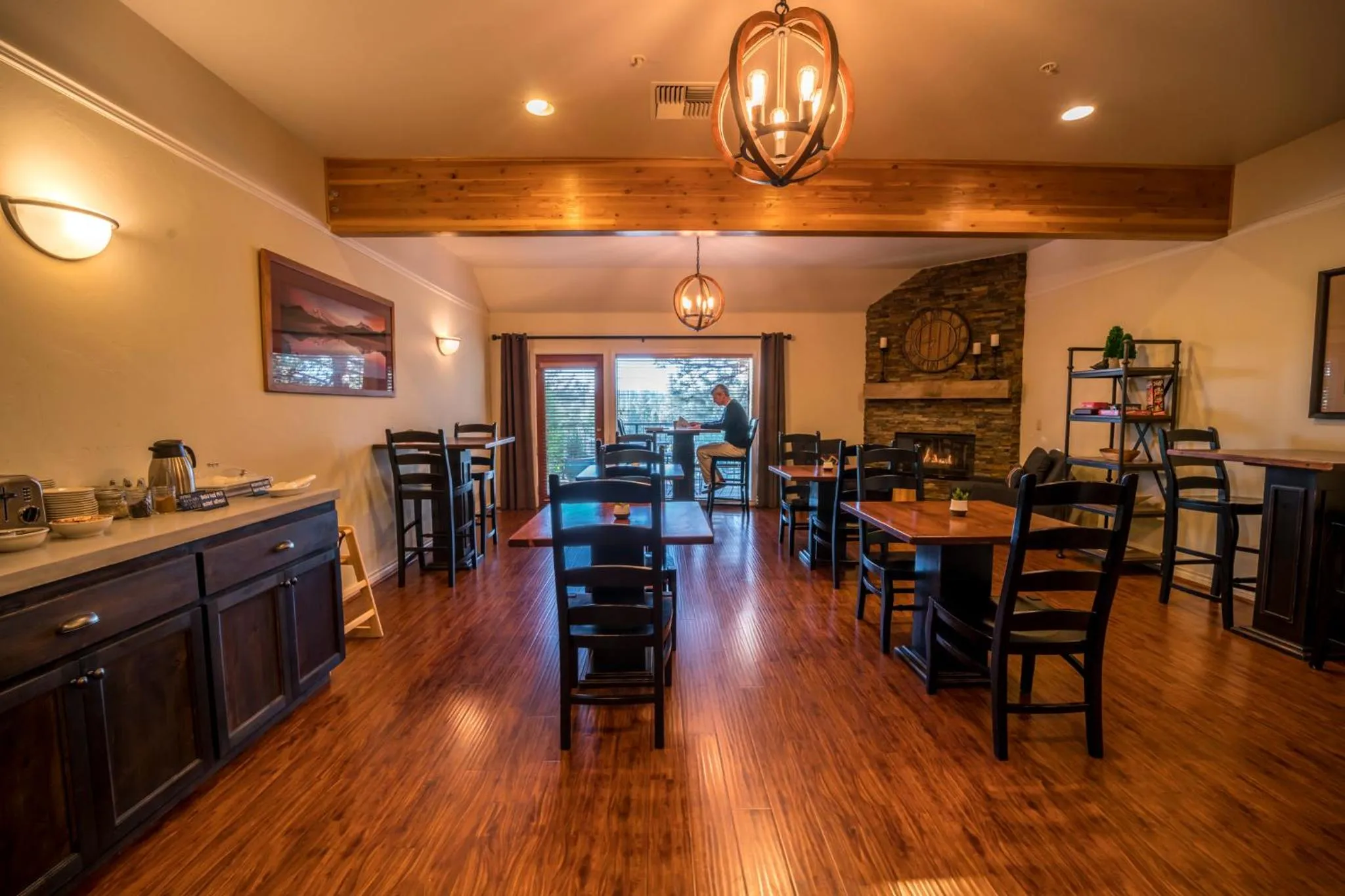 Breakfast in Pine Ridge Inn