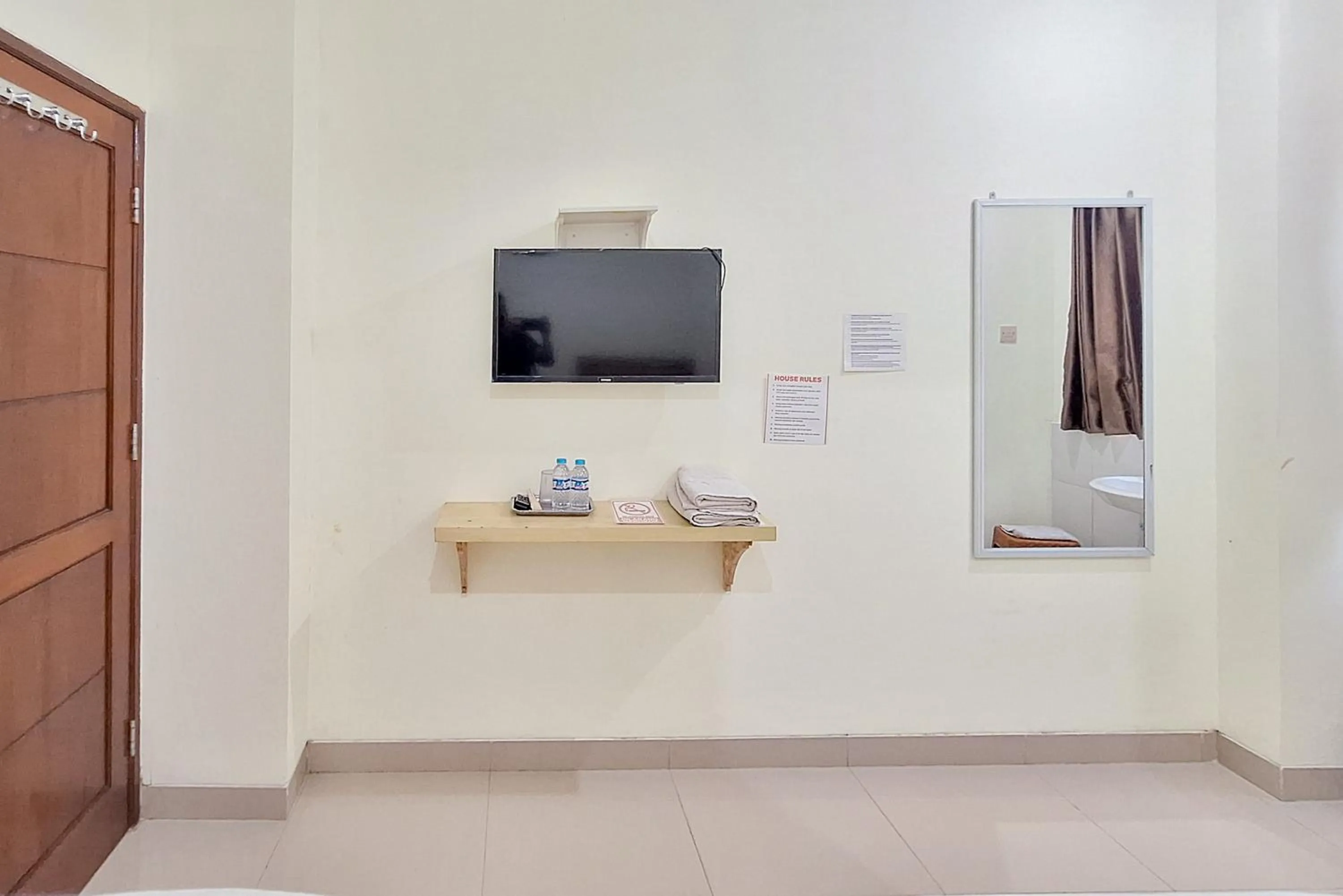 TV and multimedia in Papa Kana Farm Mitra RedDoorz At Pacet Mojokerto