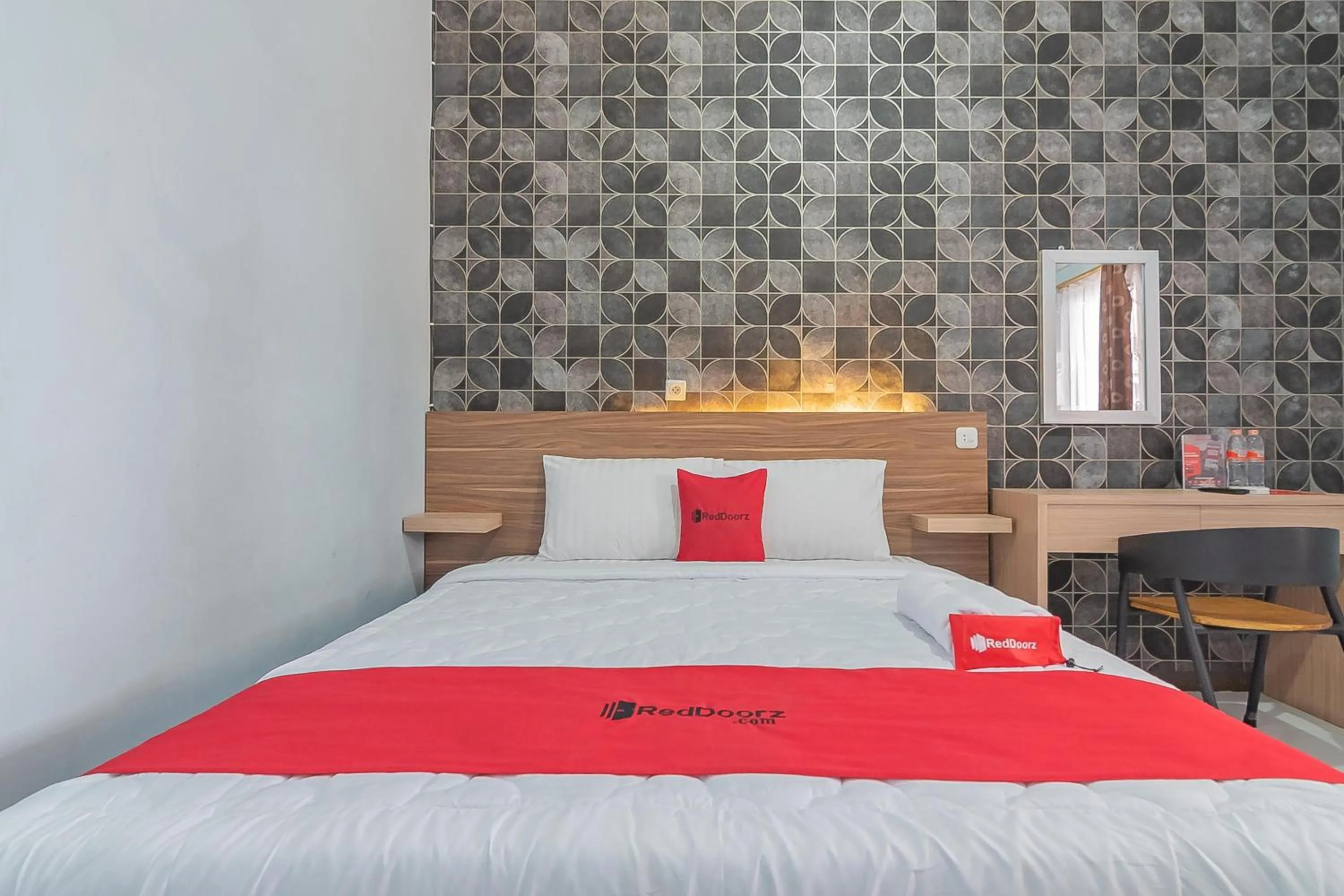 Bed in RedDoorz near Alun-Alun Garut