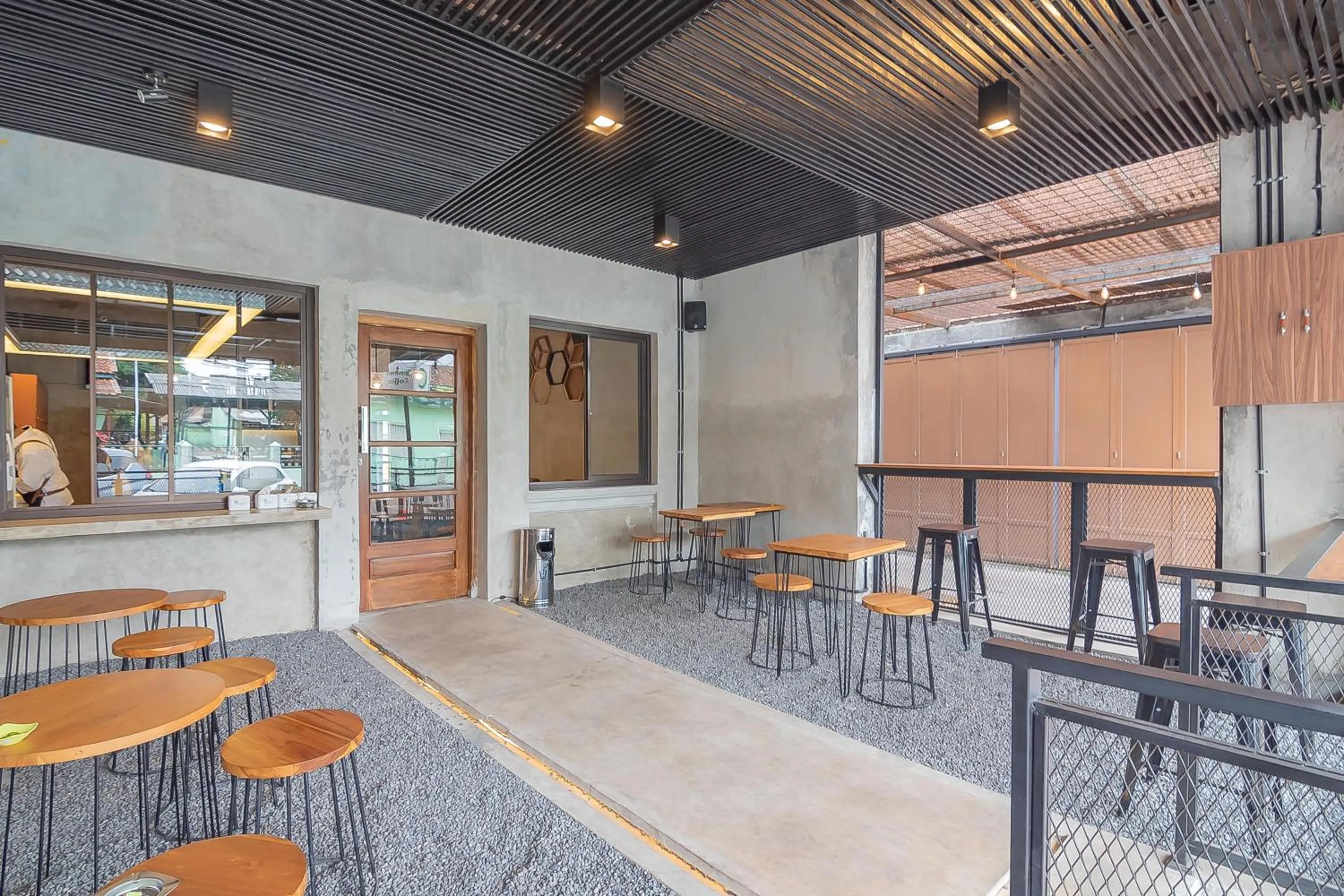 Seating area in RedDoorz near Alun-Alun Garut