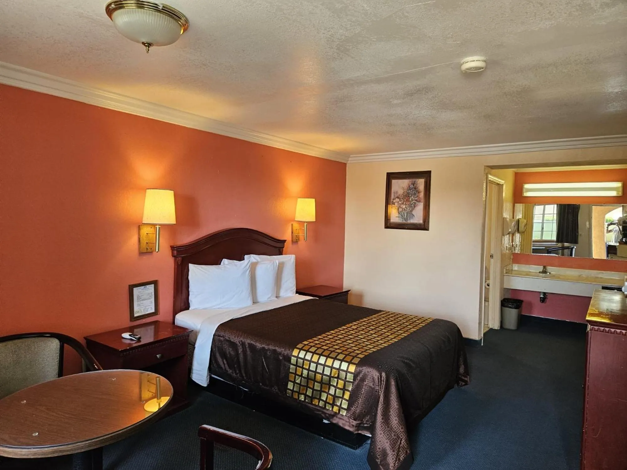 Bedroom in Aerospace Inn-Mojave