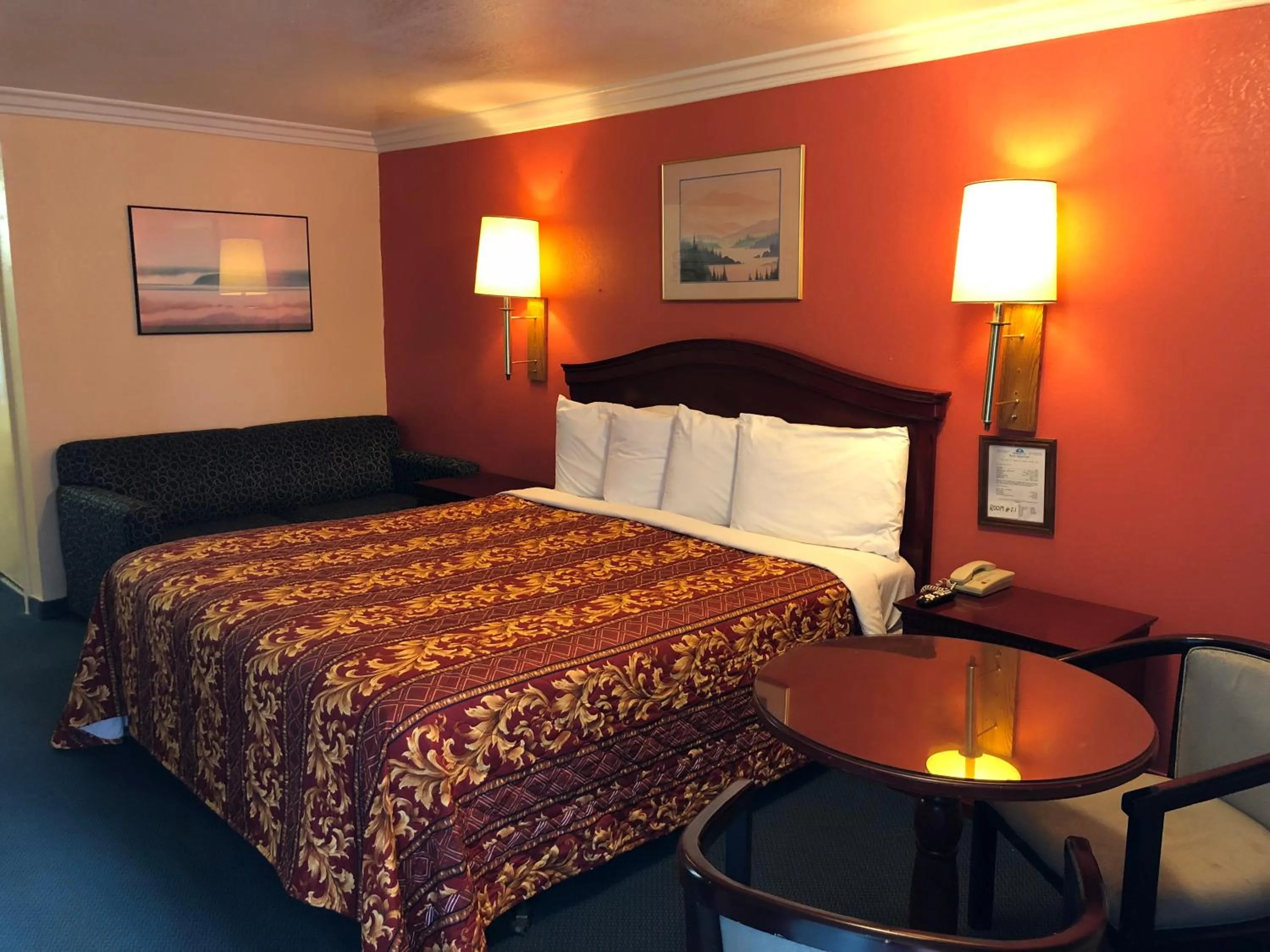 Photo of the whole room in Aerospace Inn-Mojave