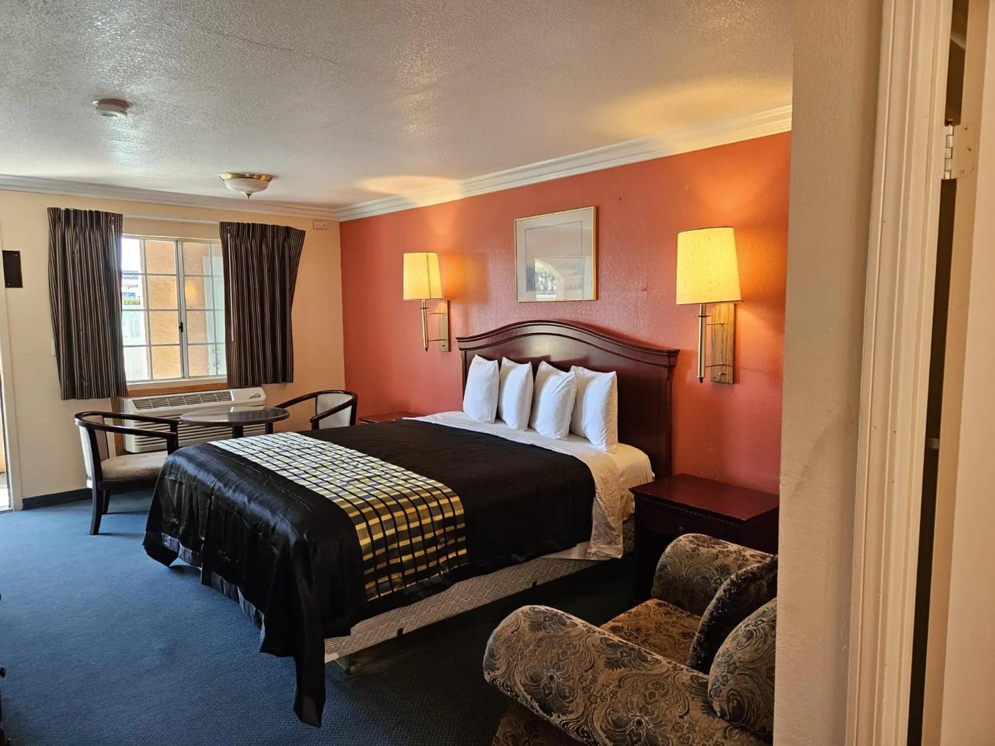 Bed in Aerospace Inn-Mojave