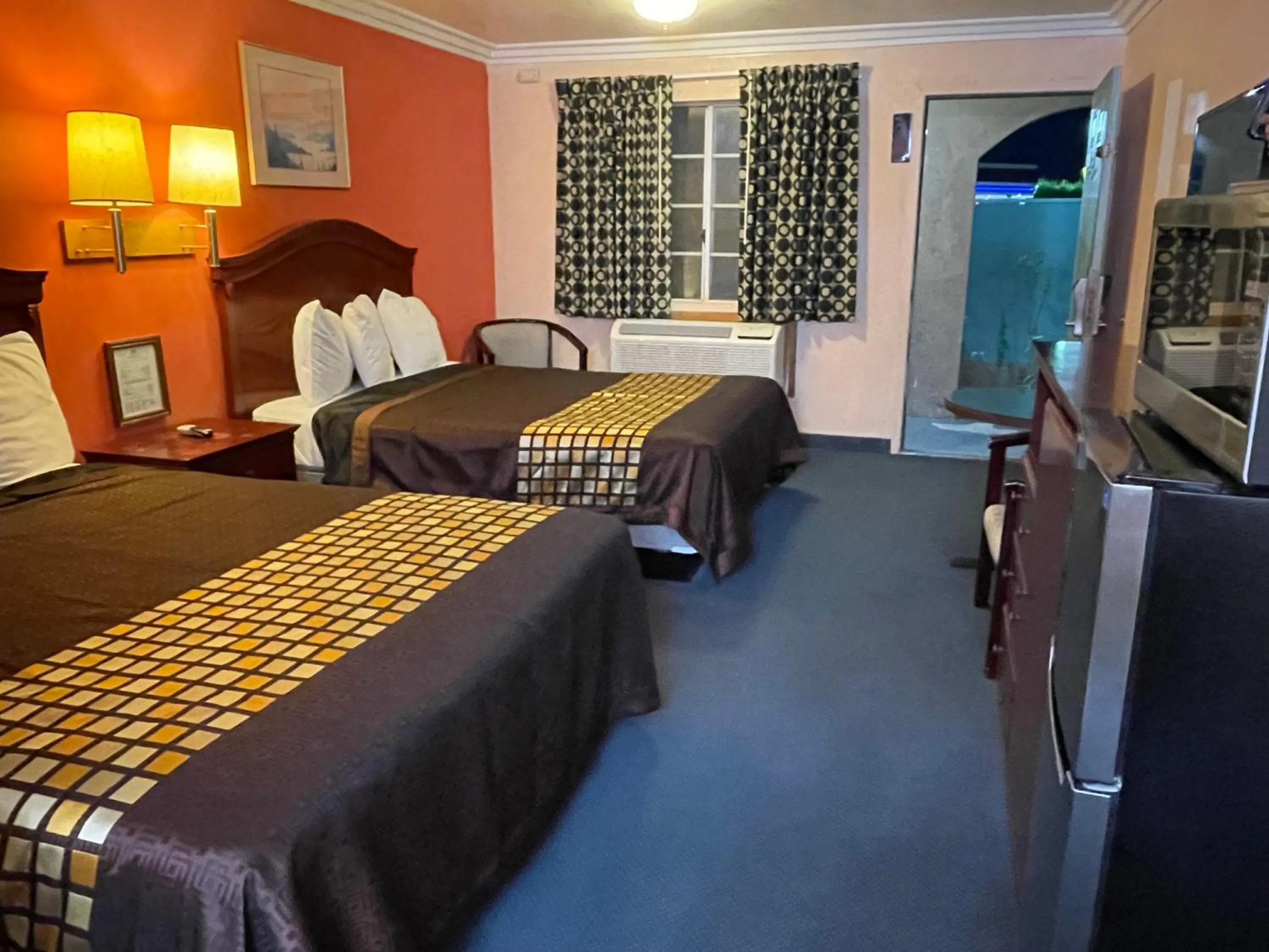 Photo of the whole room in Aerospace Inn-Mojave